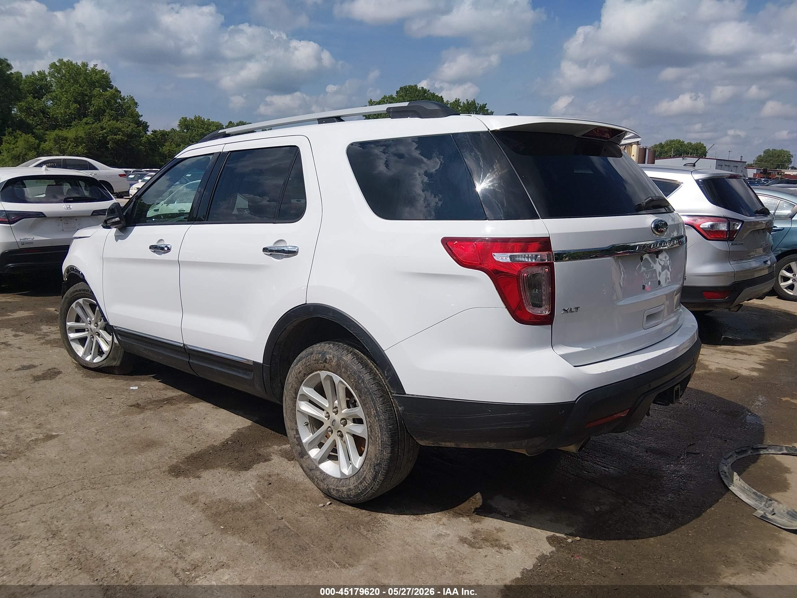 2015 Ford Explorer Xlt White vin: 1FM5K8D85FGA21985