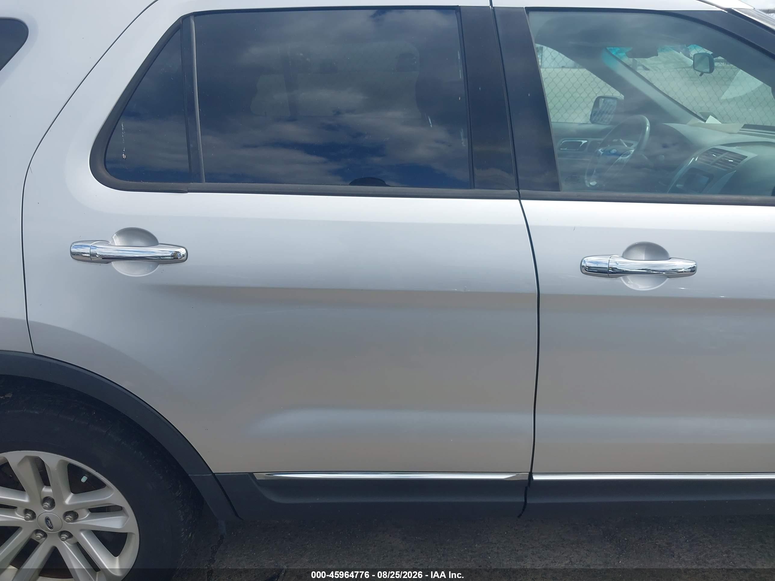 2015 Ford Explorer Xlt Silver vin: 1FM5K8D85FGA25194