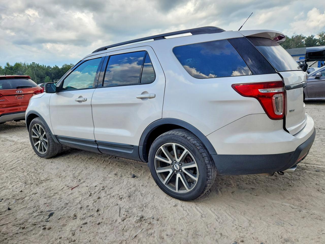 2015 Ford Explorer Xlt White vin: 1FM5K8D85FGC47685