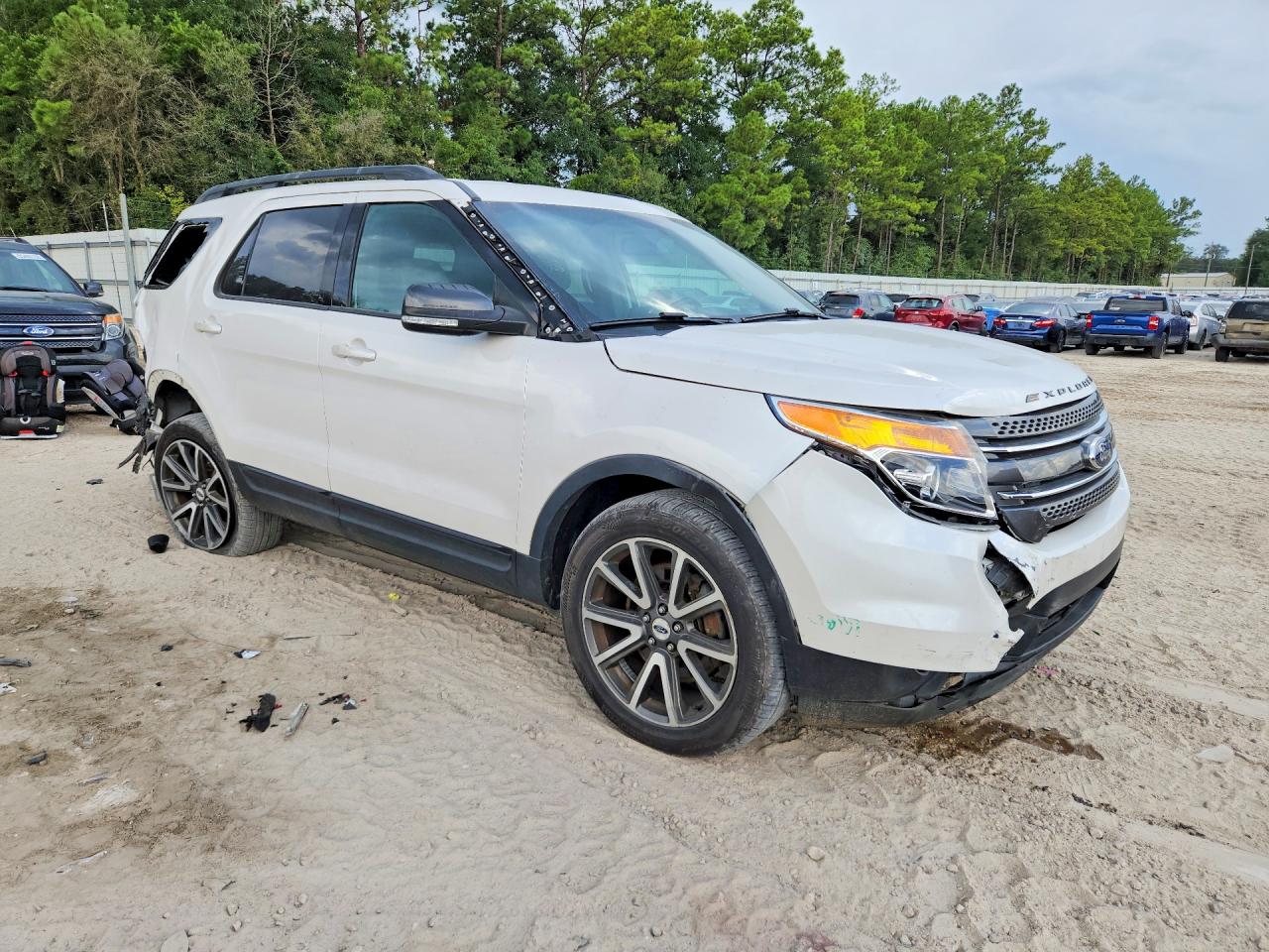 2015 Ford Explorer Xlt White vin: 1FM5K8D85FGC47685