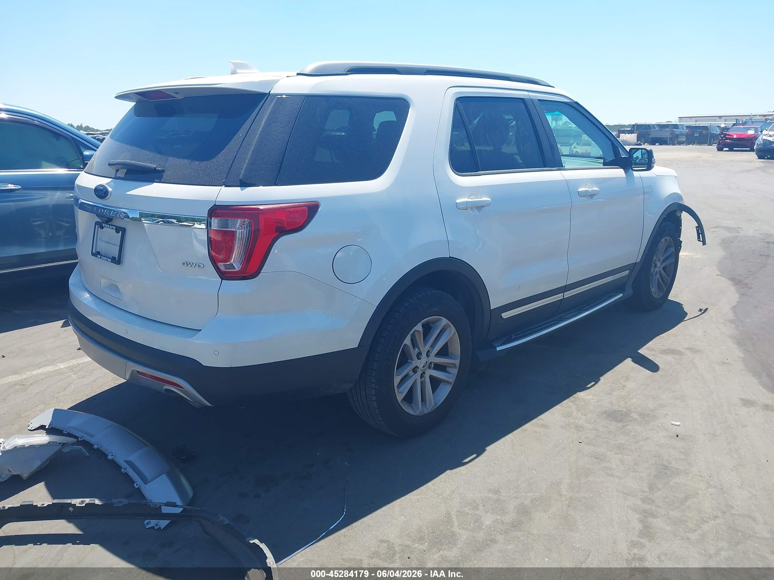 2016 Ford Explorer Xlt White vin: 1FM5K8D85GGC37787