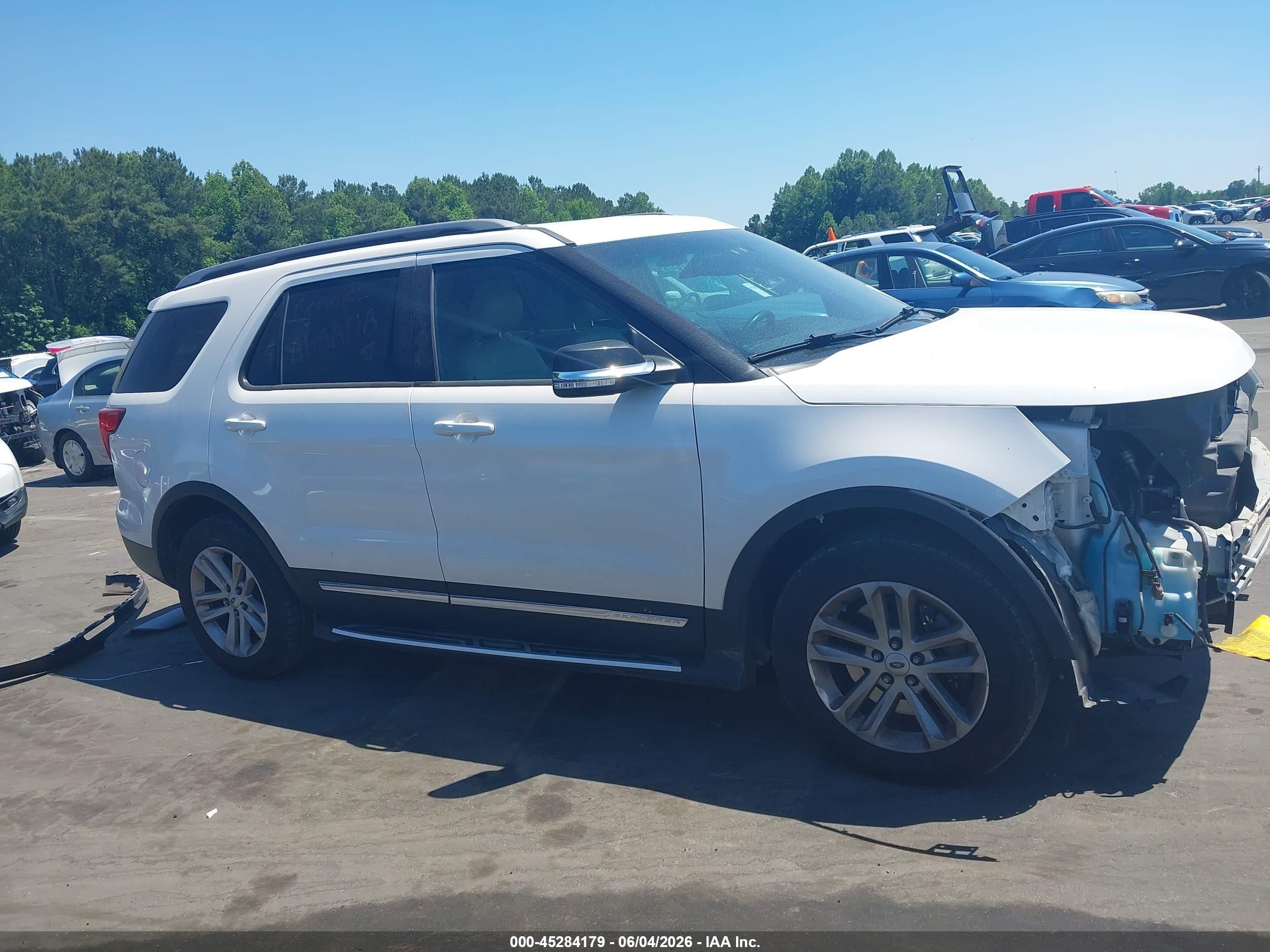 2016 Ford Explorer Xlt White vin: 1FM5K8D85GGC37787