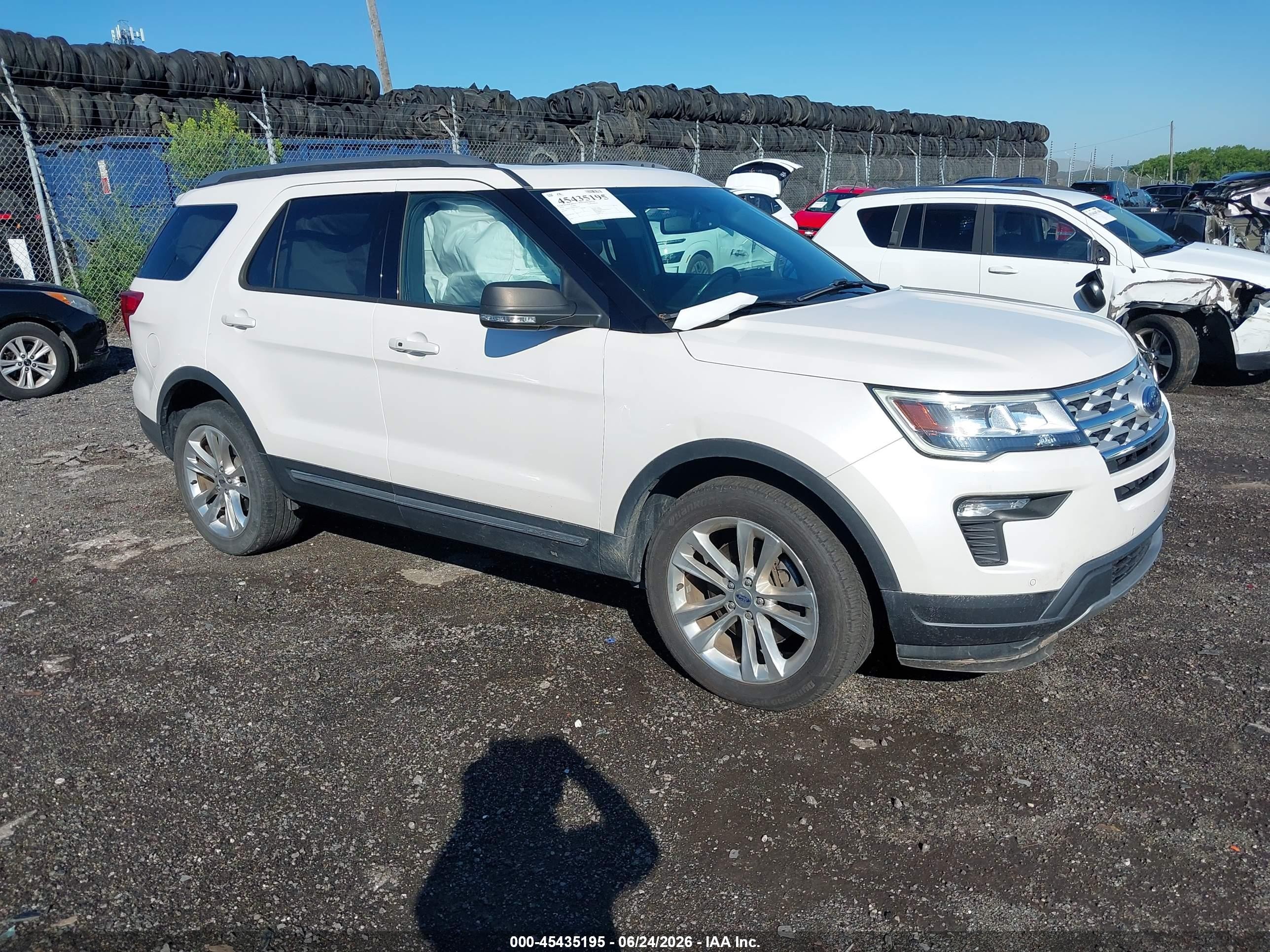2019 Ford Explorer Xlt White vin: 1FM5K8D85KGA82764