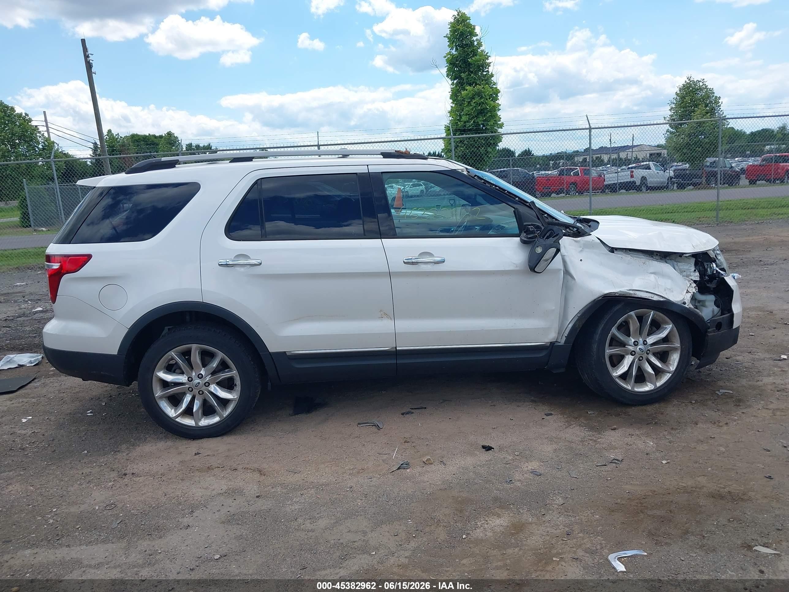 2013 Ford Explorer Xlt White vin: 1FM5K8D86DGC23666