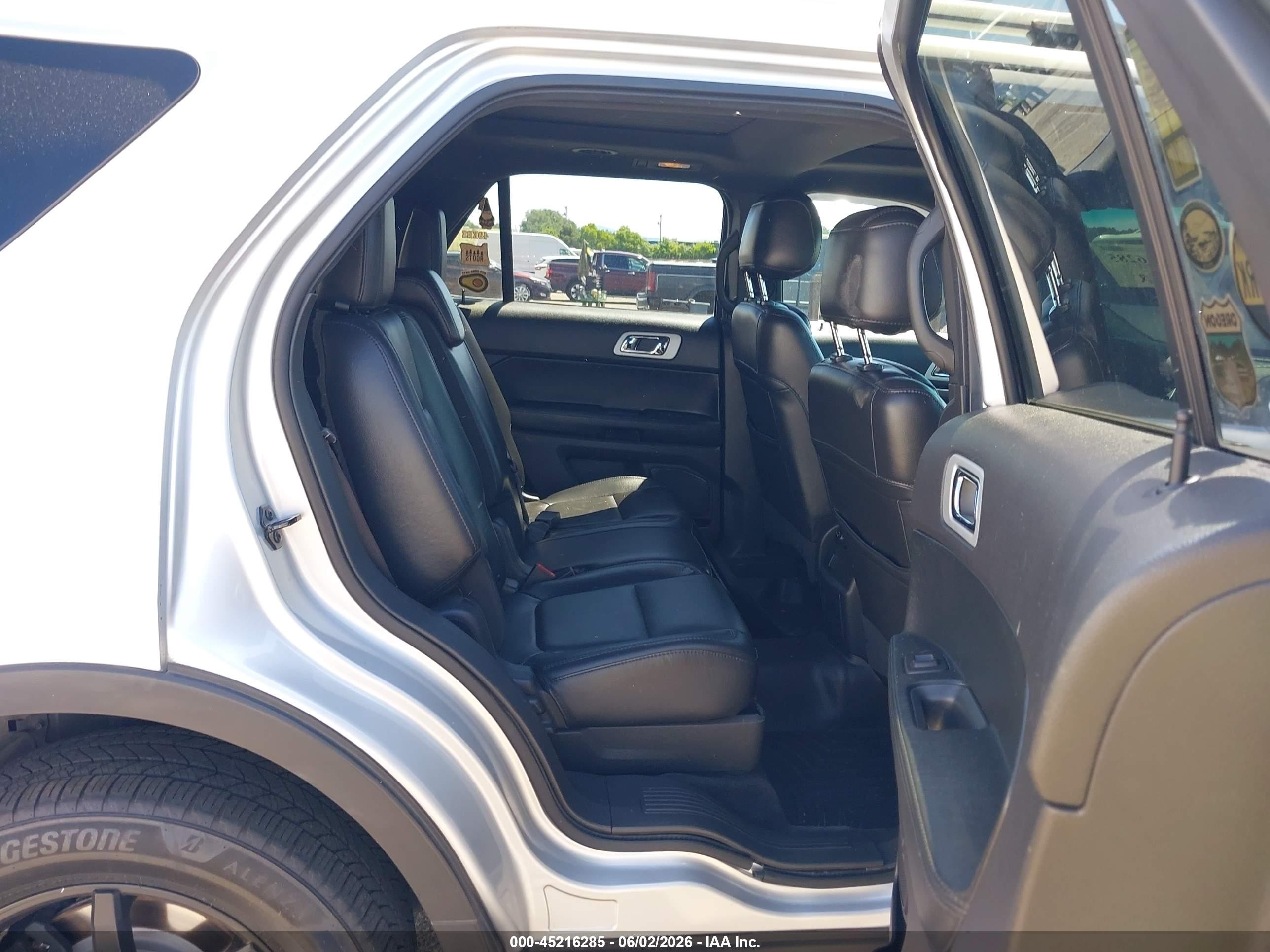 2015 Ford Explorer Xlt Silver vin: 1FM5K8D86FGB40919