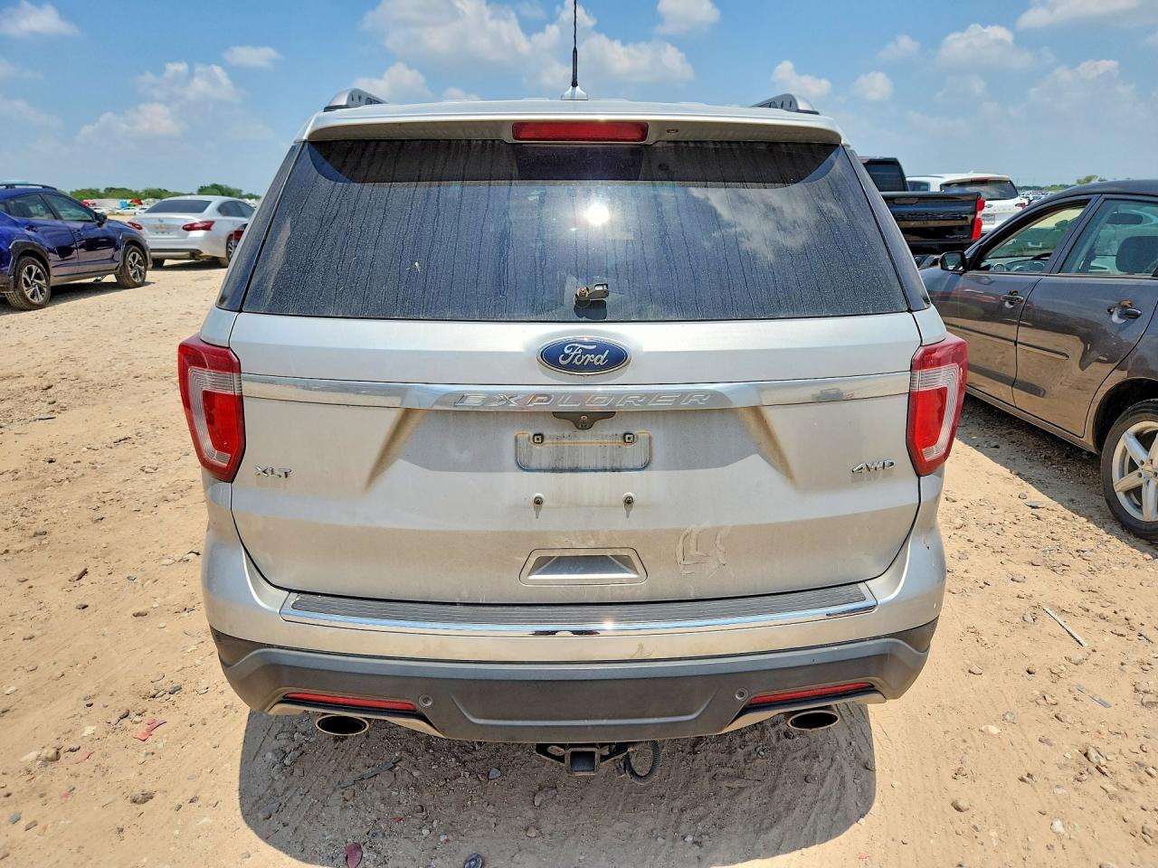 2018 Ford Explorer Xlt Silver vin: 1FM5K8D86JGC81854