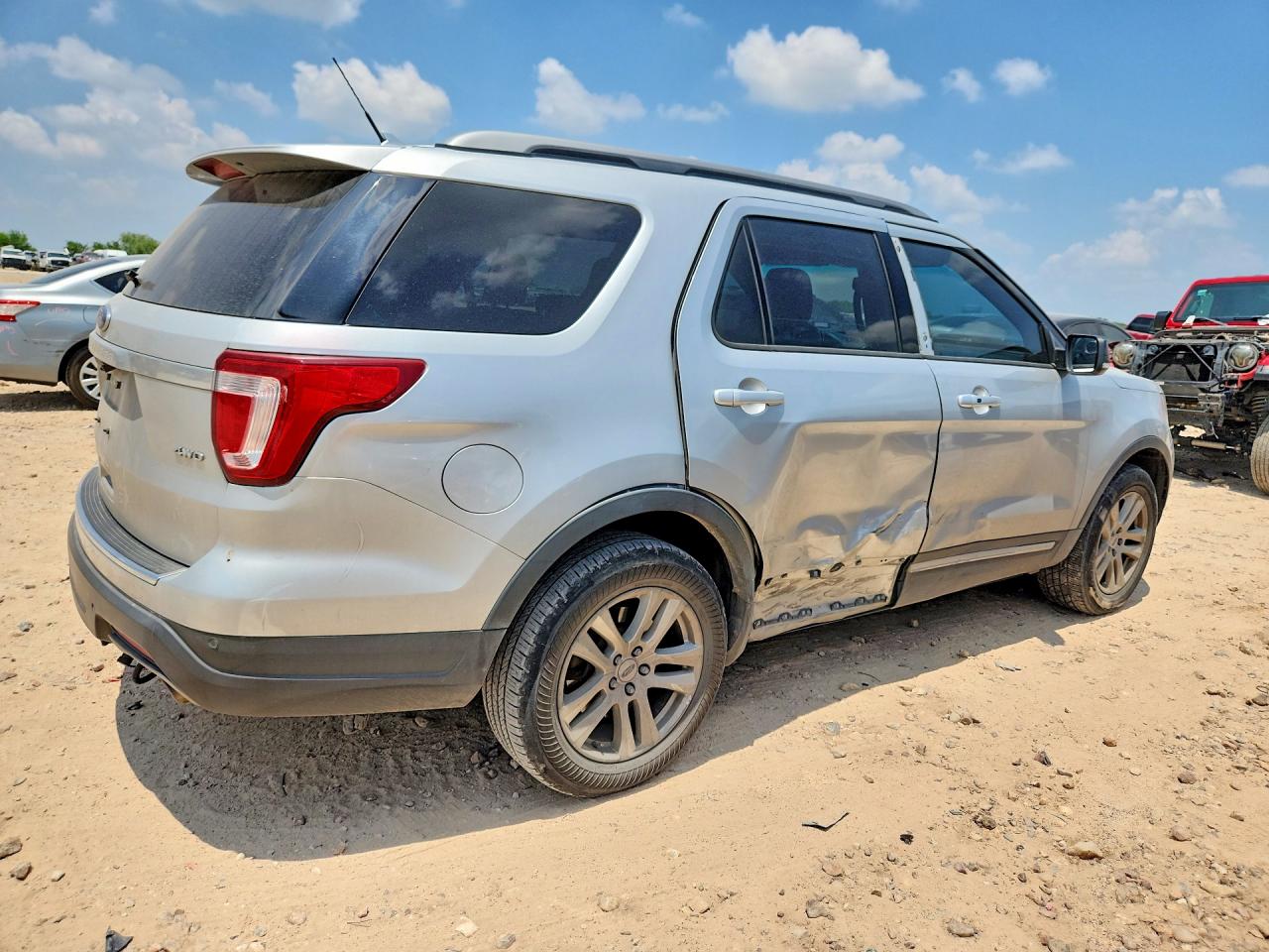2018 Ford Explorer Xlt Silver vin: 1FM5K8D86JGC81854