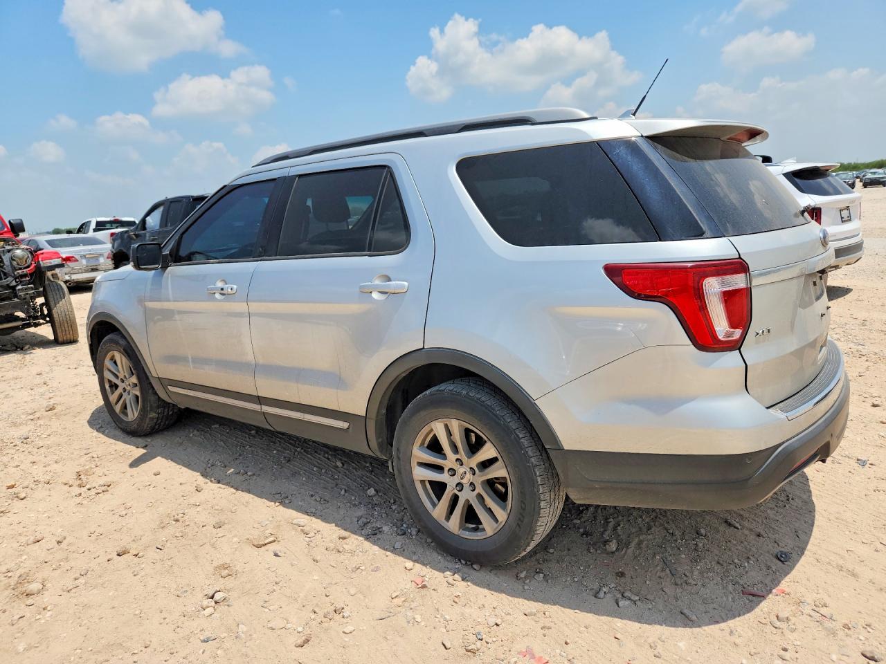2018 Ford Explorer Xlt Silver vin: 1FM5K8D86JGC81854