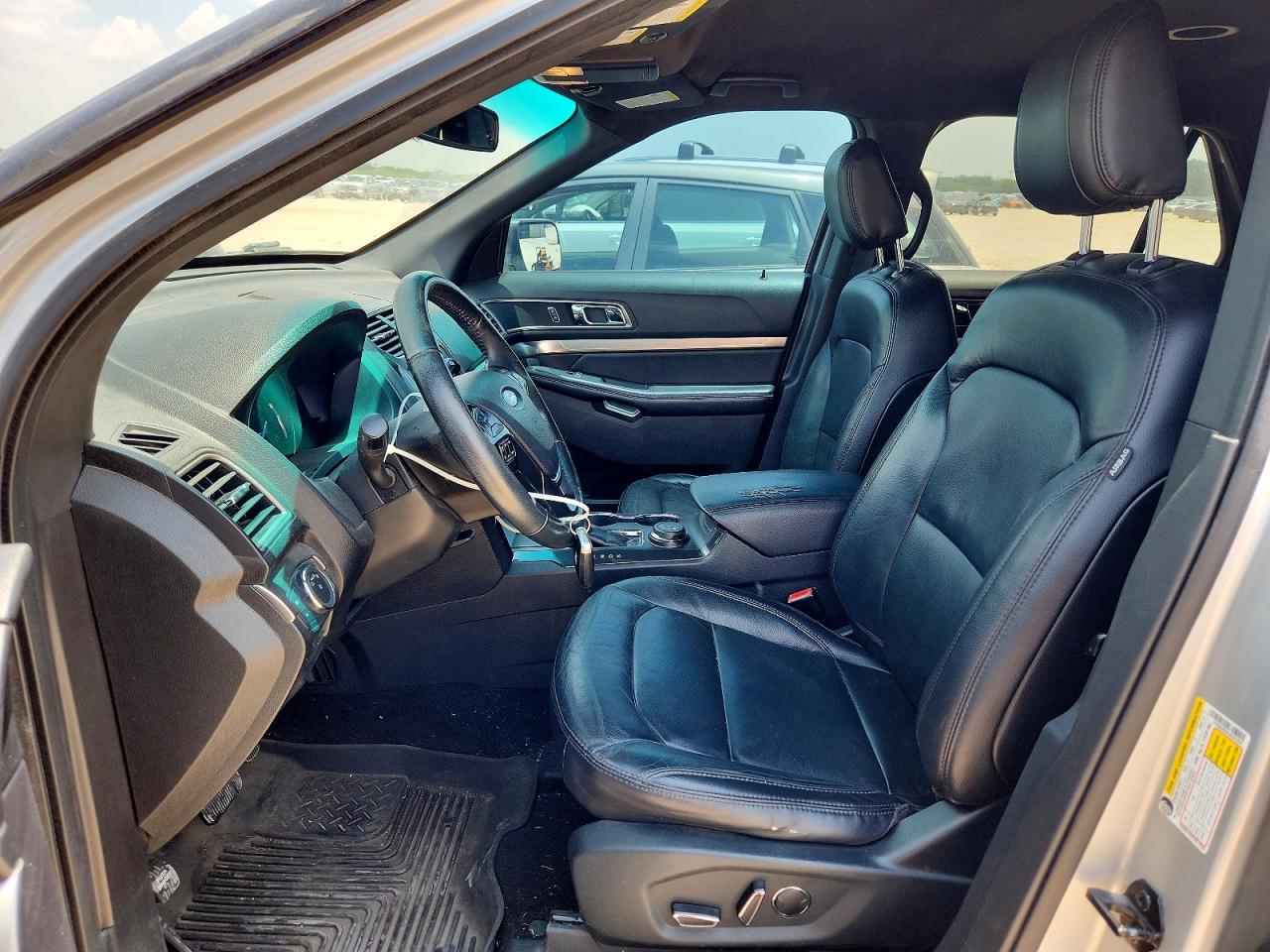 2018 Ford Explorer Xlt Silver vin: 1FM5K8D86JGC81854