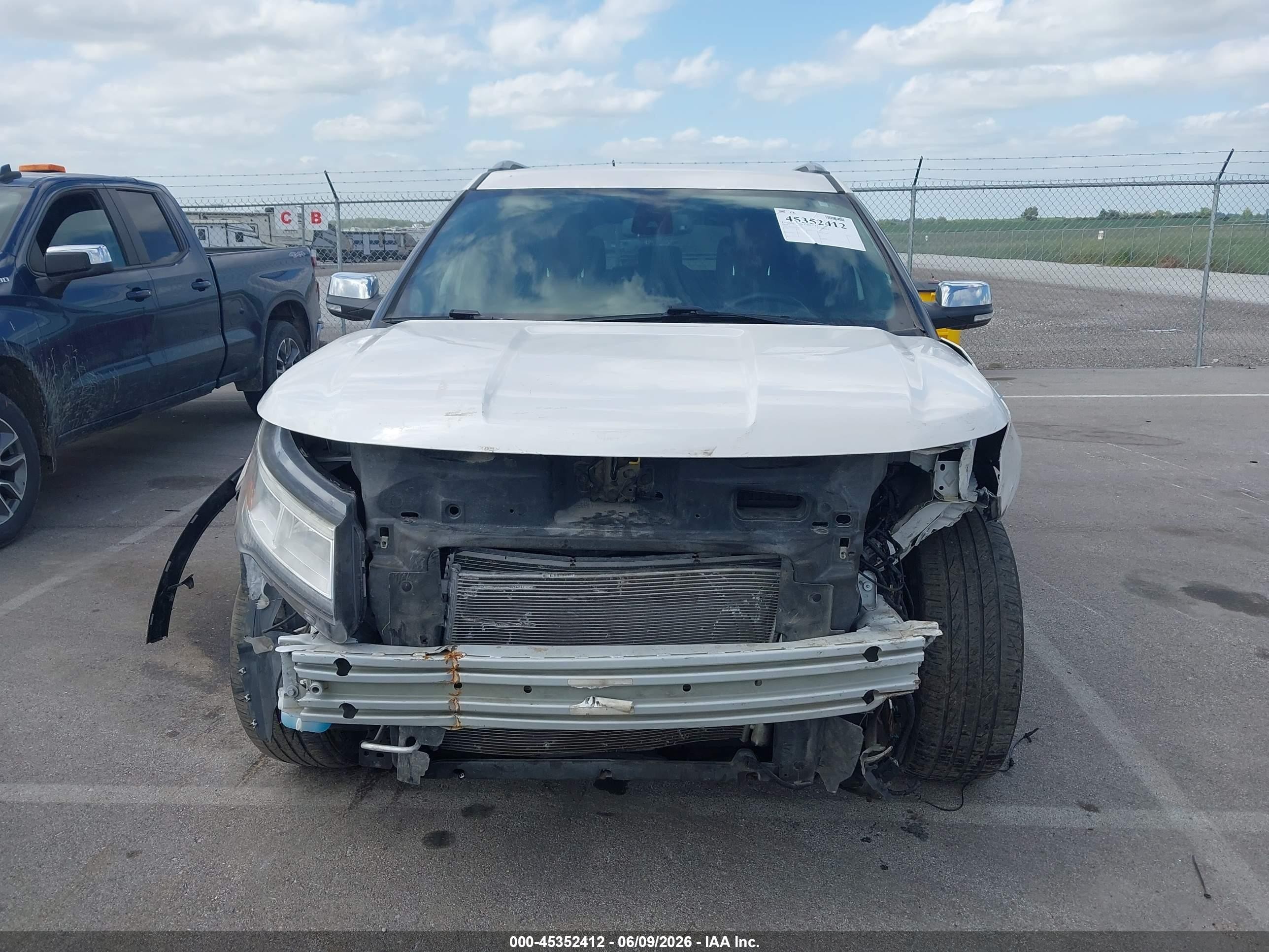 2019 Ford Explorer Xlt White vin: 1FM5K8D86KGA88931