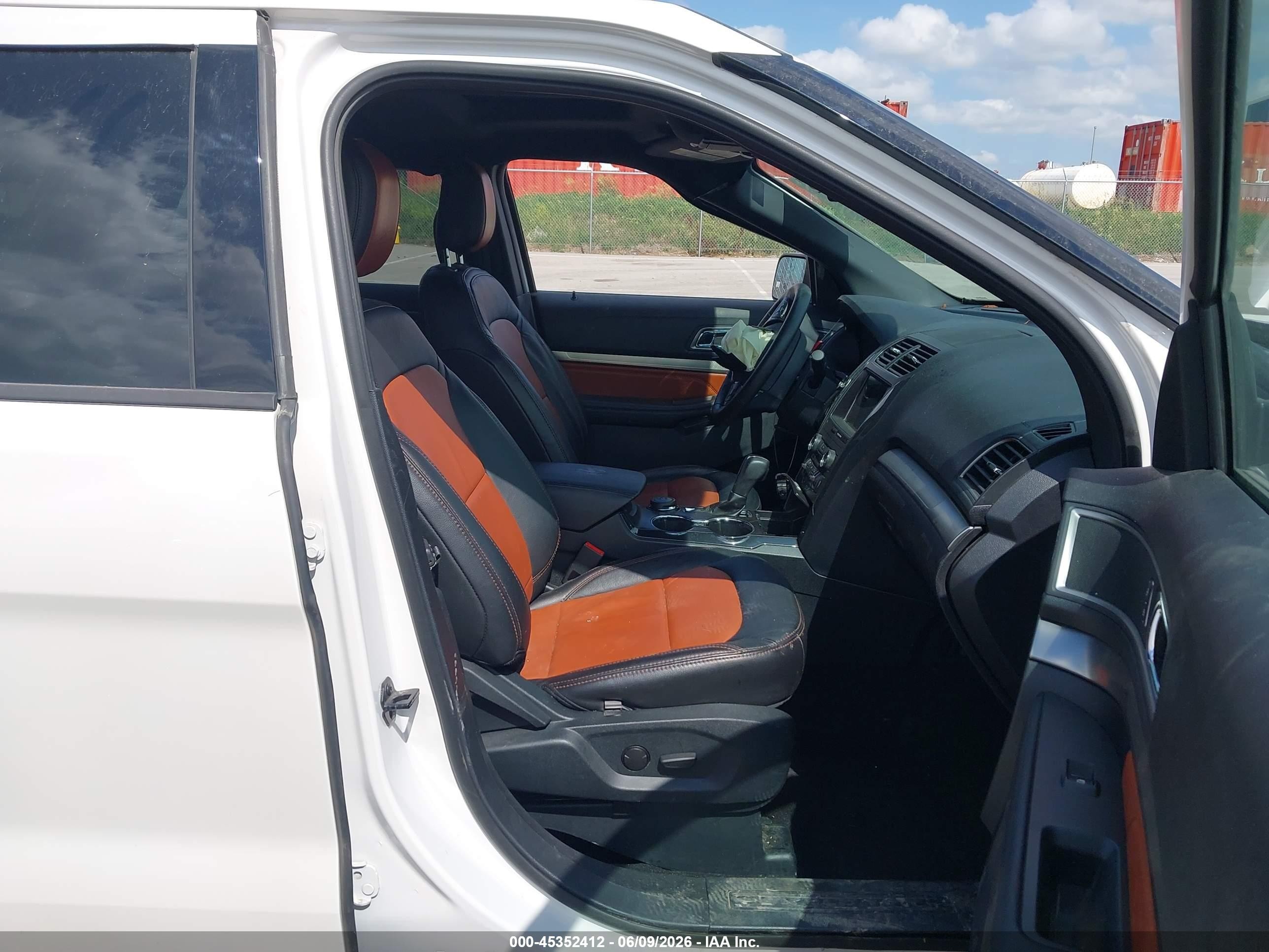 2019 Ford Explorer Xlt White vin: 1FM5K8D86KGA88931
