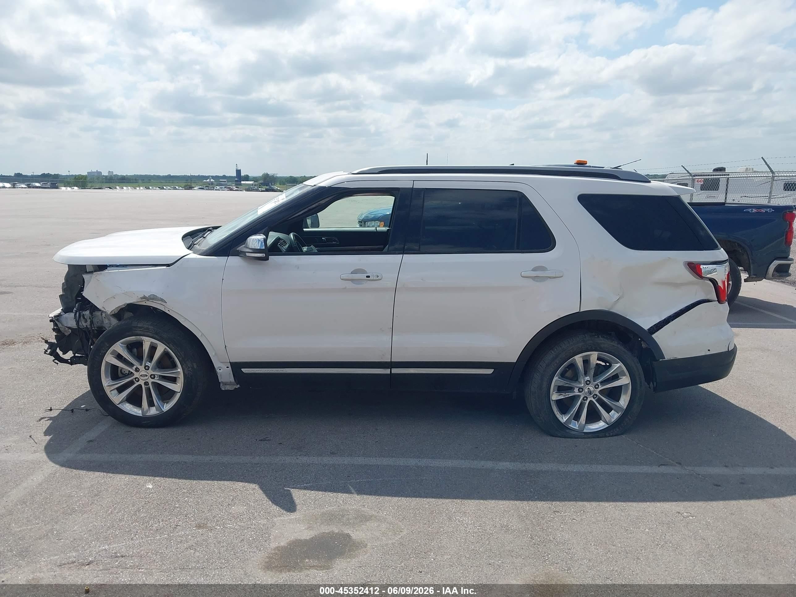 2019 Ford Explorer Xlt White vin: 1FM5K8D86KGA88931