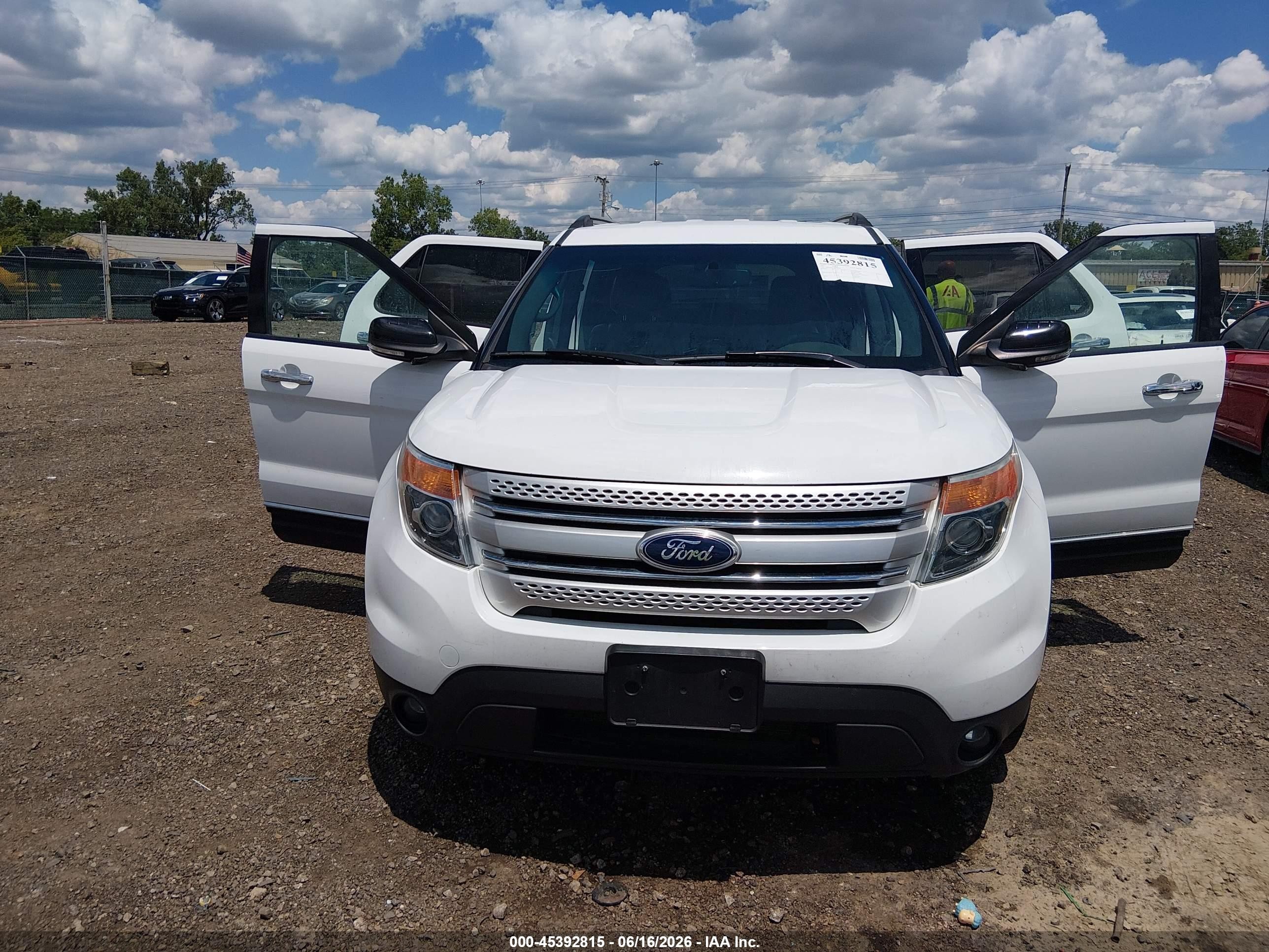 2013 Ford Explorer Xlt White vin: 1FM5K8D87DGB21924