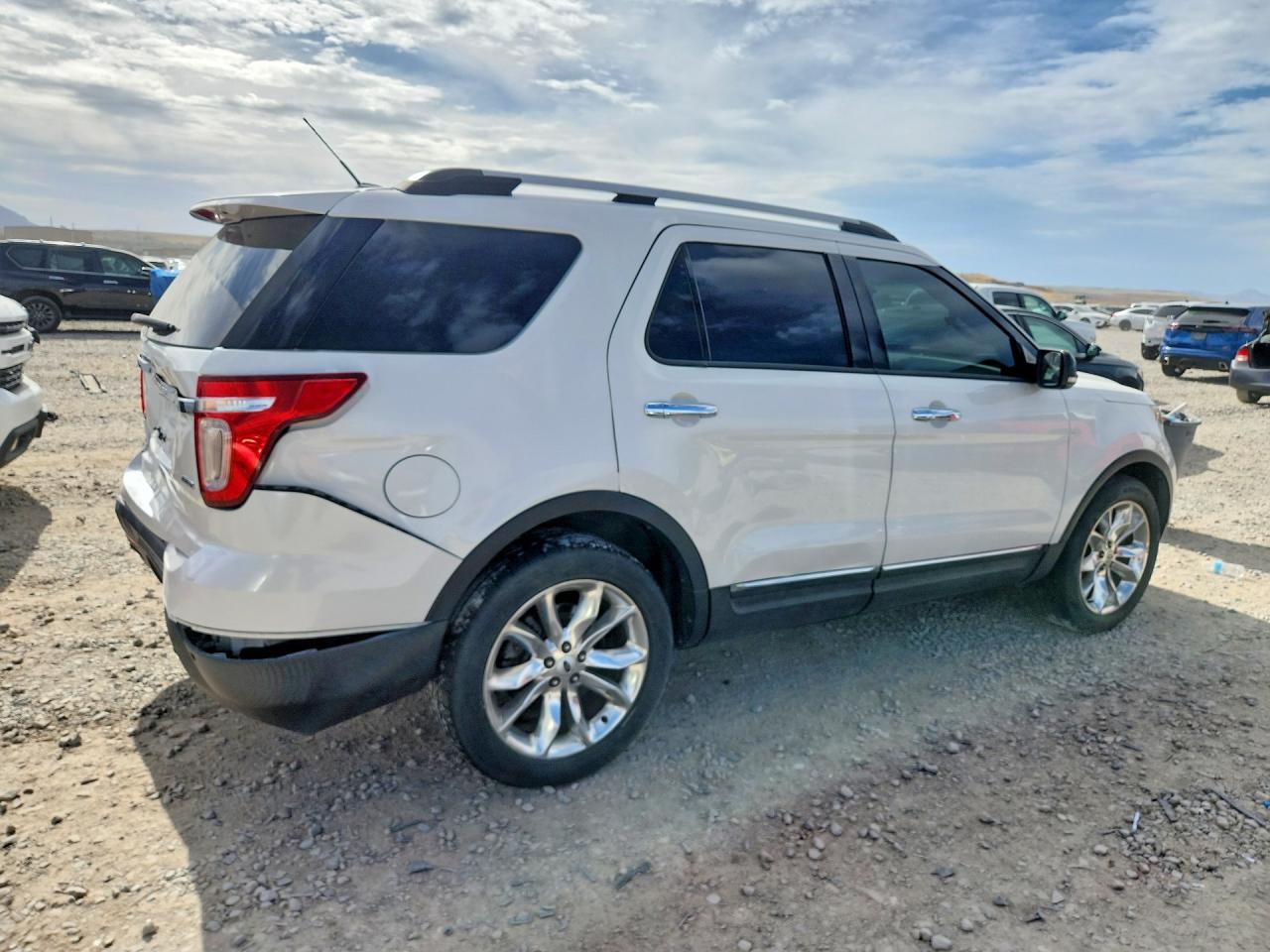 2015 Ford Explorer Xlt White vin: 1FM5K8D87FGA34706