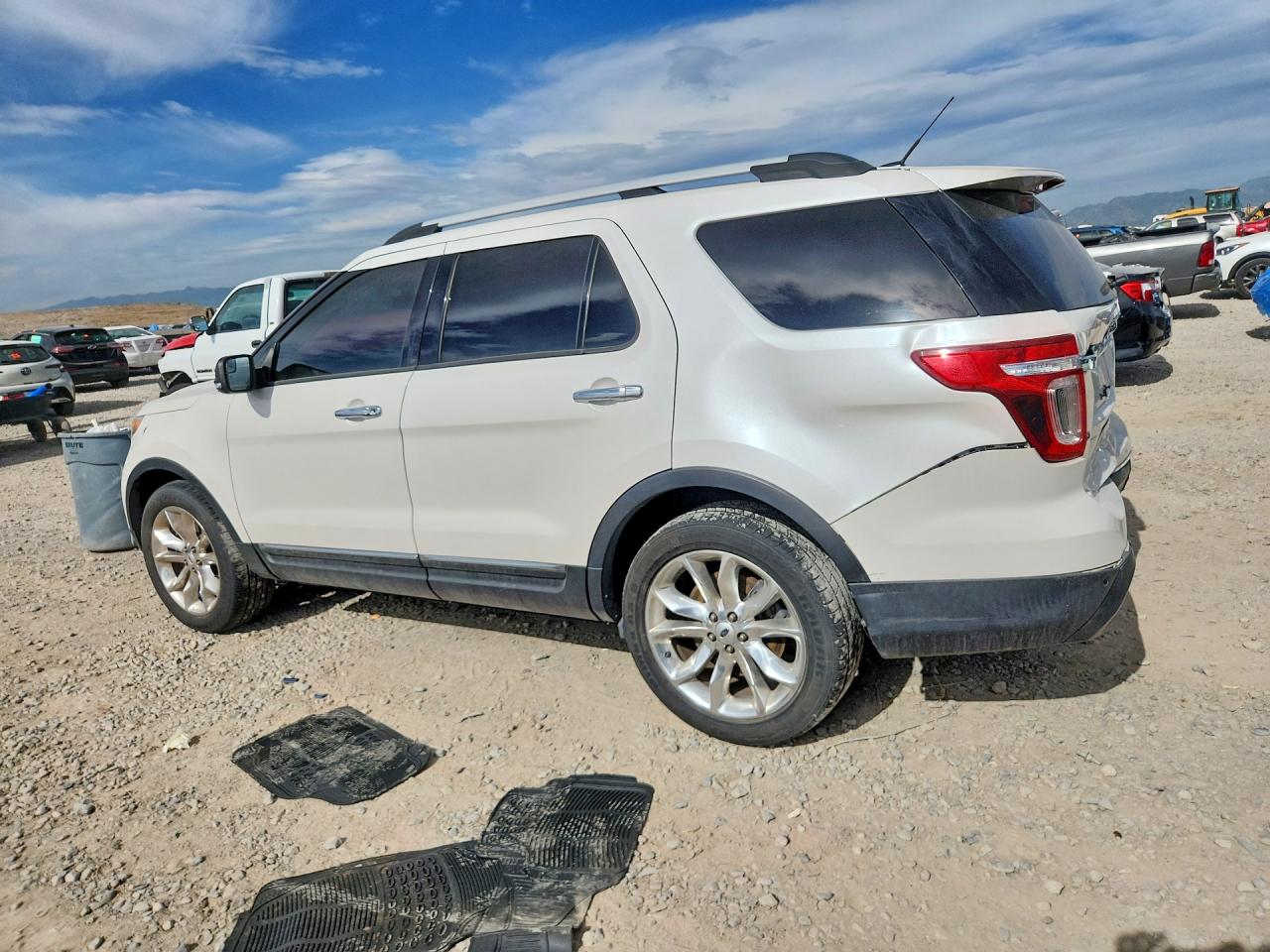 2015 Ford Explorer Xlt White vin: 1FM5K8D87FGA34706