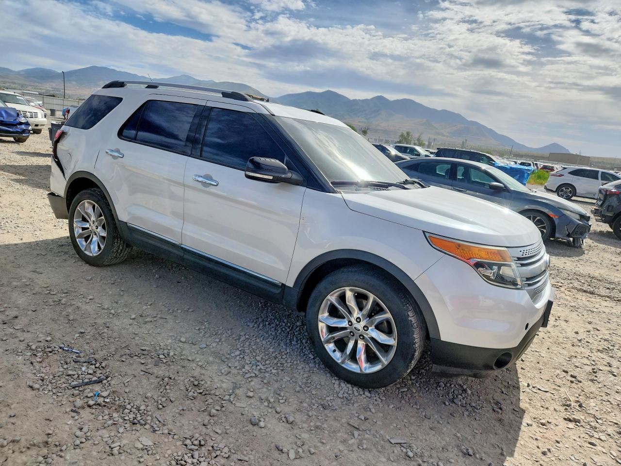 2015 Ford Explorer Xlt White vin: 1FM5K8D87FGA34706