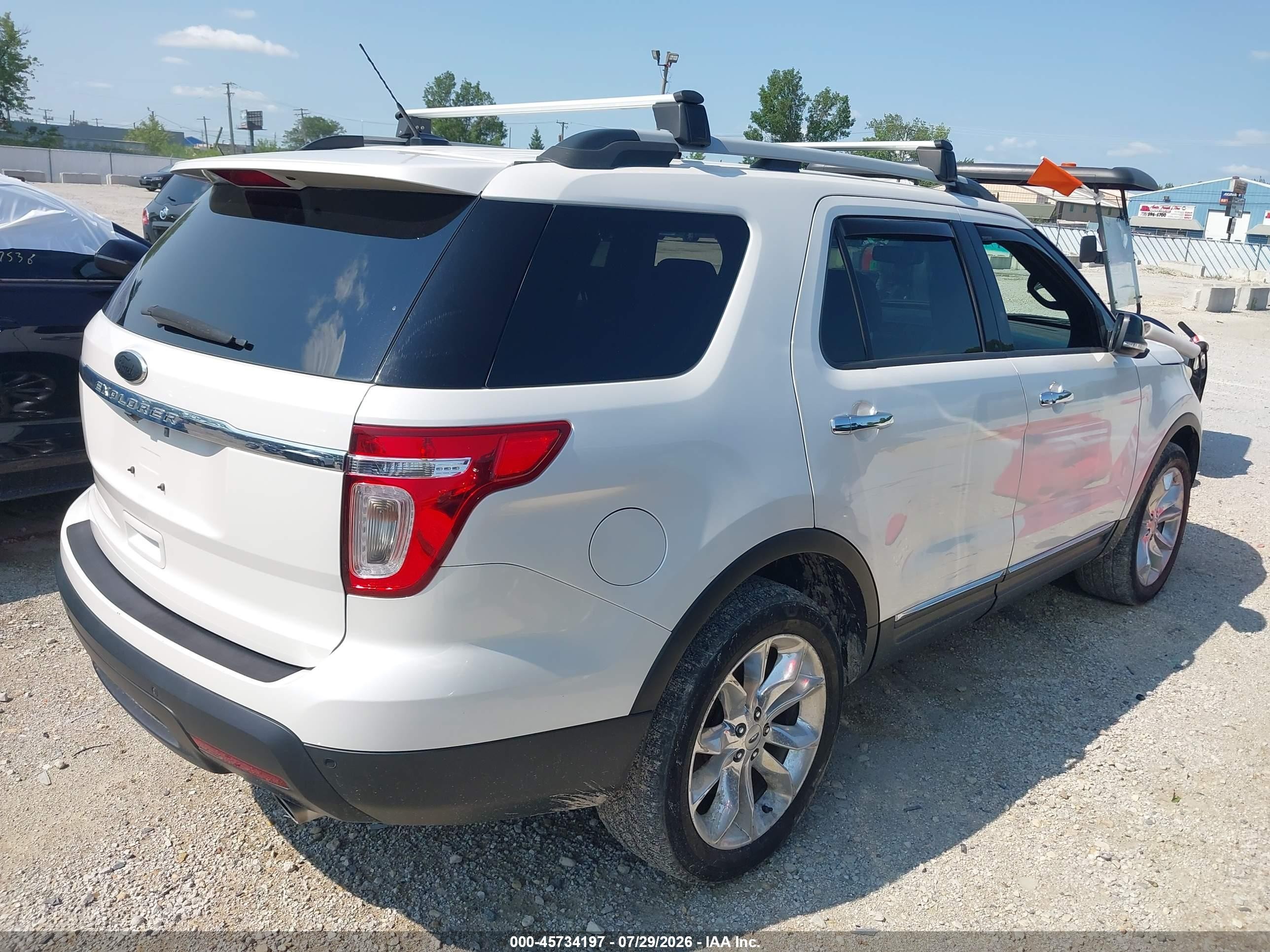 2015 Ford Explorer Xlt White vin: 1FM5K8D87FGC61071