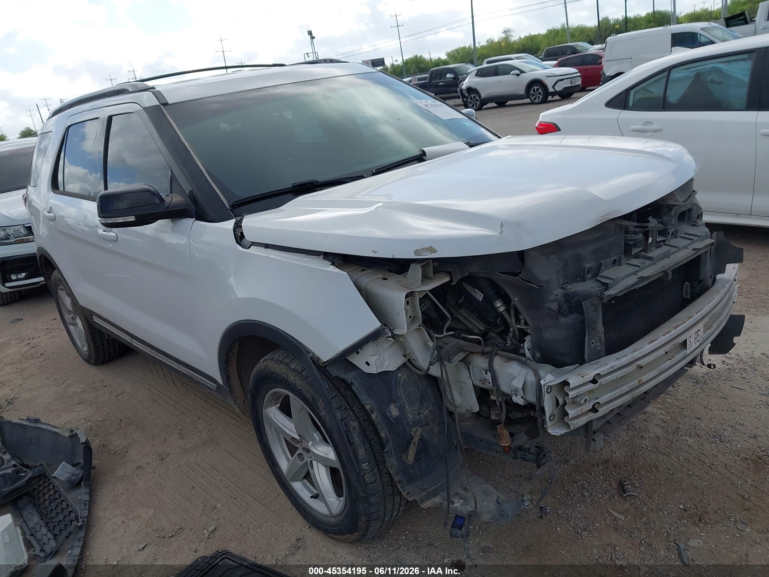 2016 Ford Explorer Xlt White vin: 1FM5K8D87GGC88711