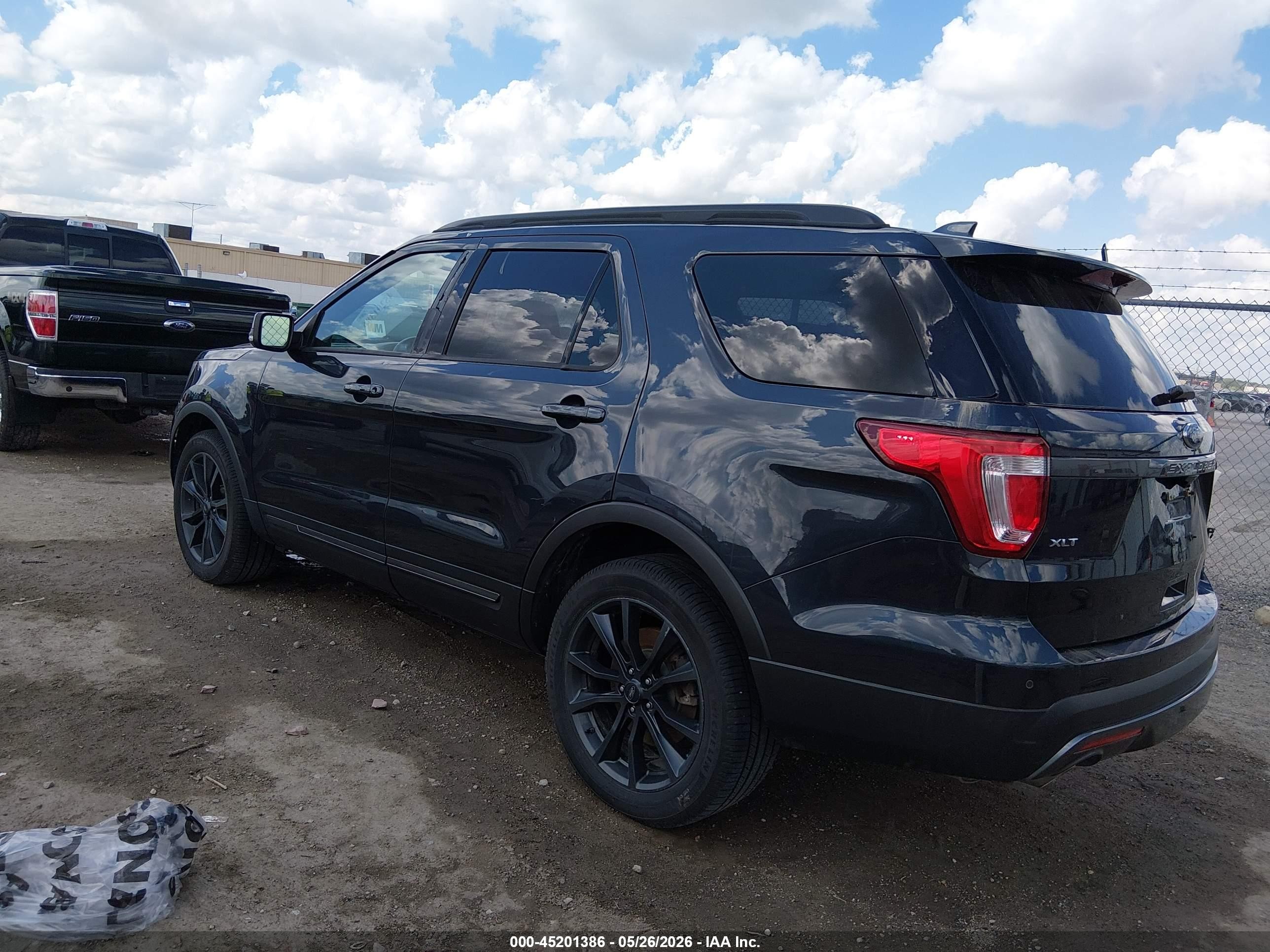 2017 Ford Explorer Xlt Черный vin: 1FM5K8D87HGC13041