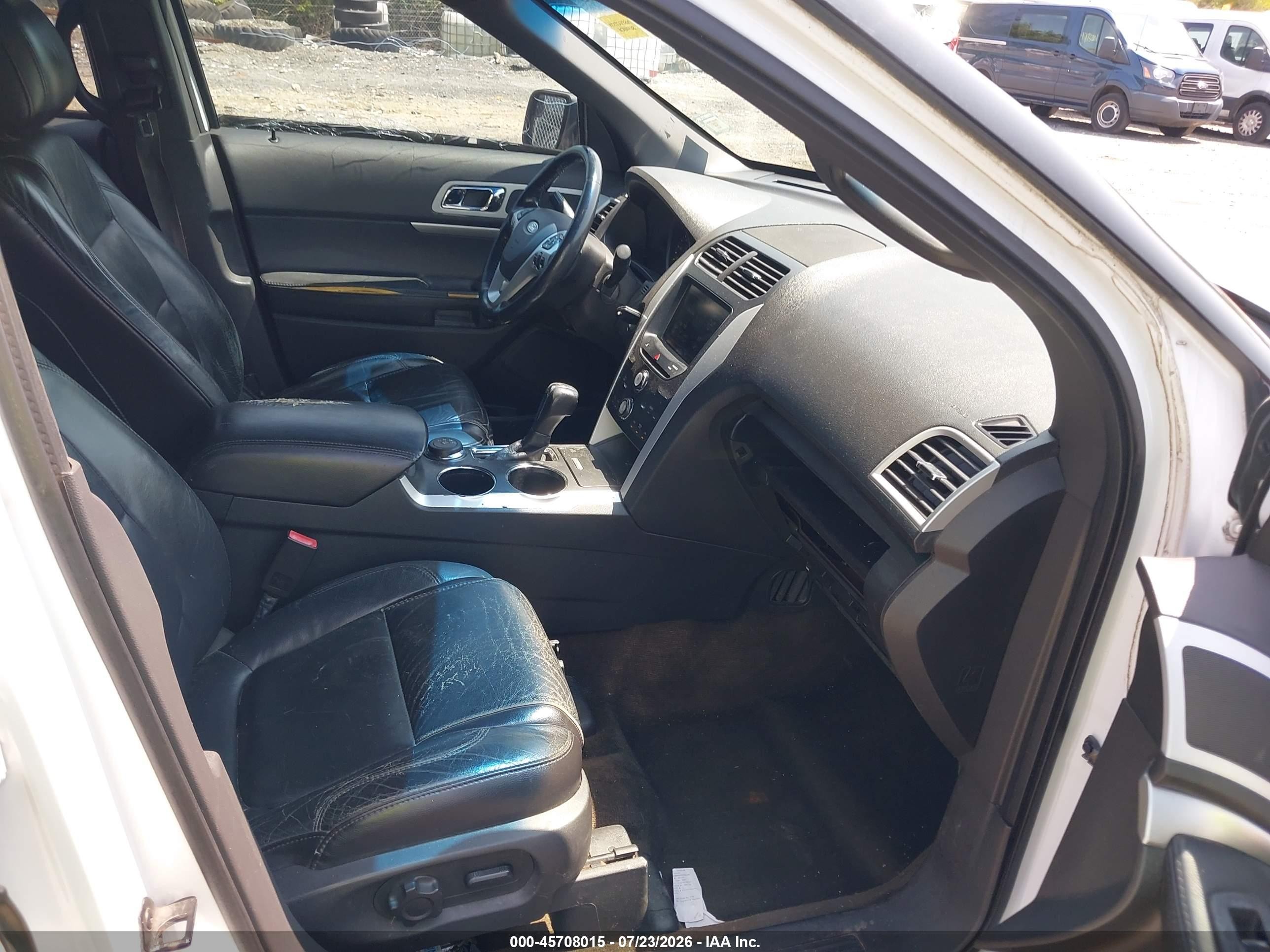 2013 Ford Explorer Xlt White vin: 1FM5K8D88DGC00566