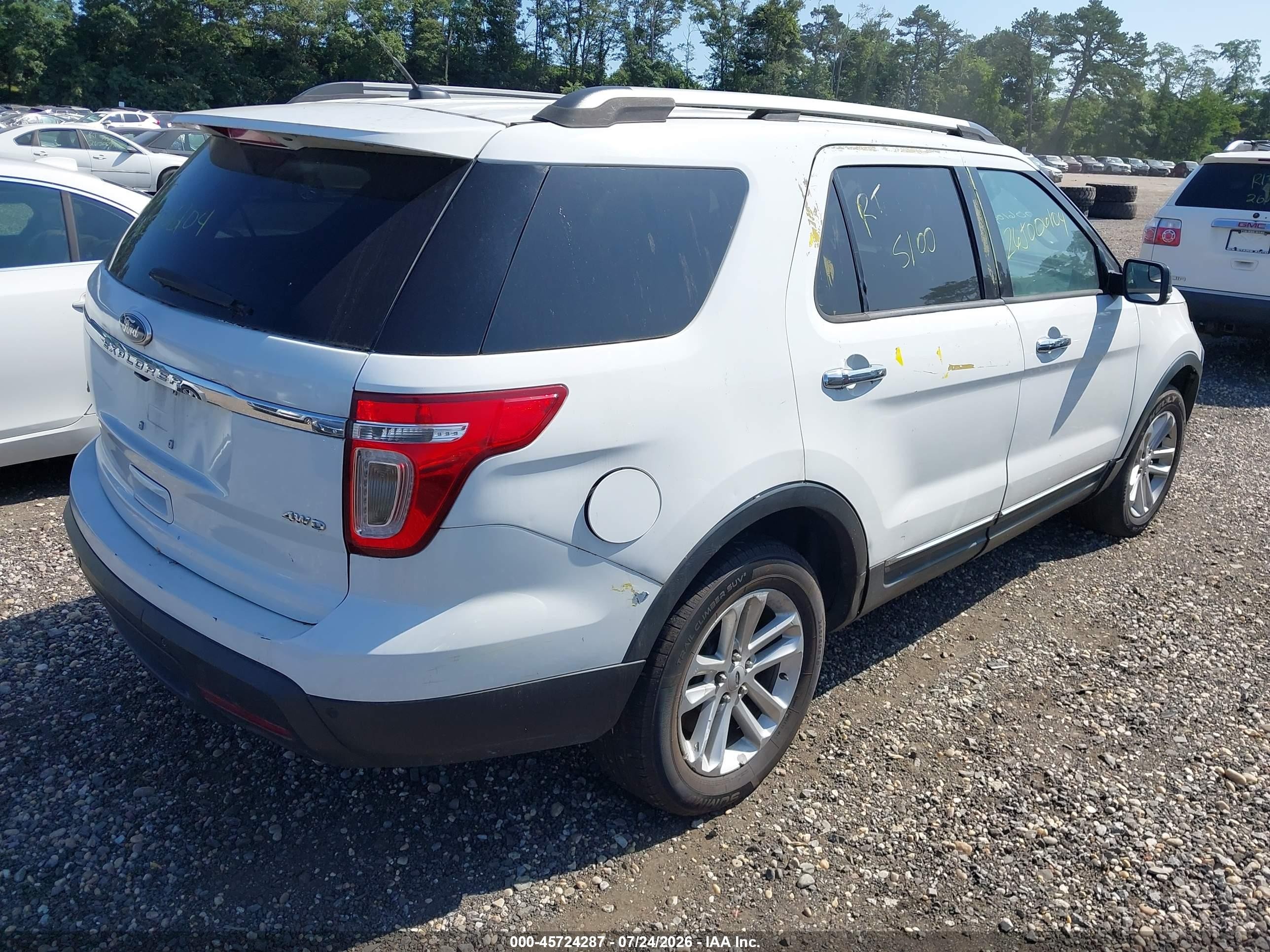 2013 Ford Explorer Xlt White vin: 1FM5K8D88DGC00695