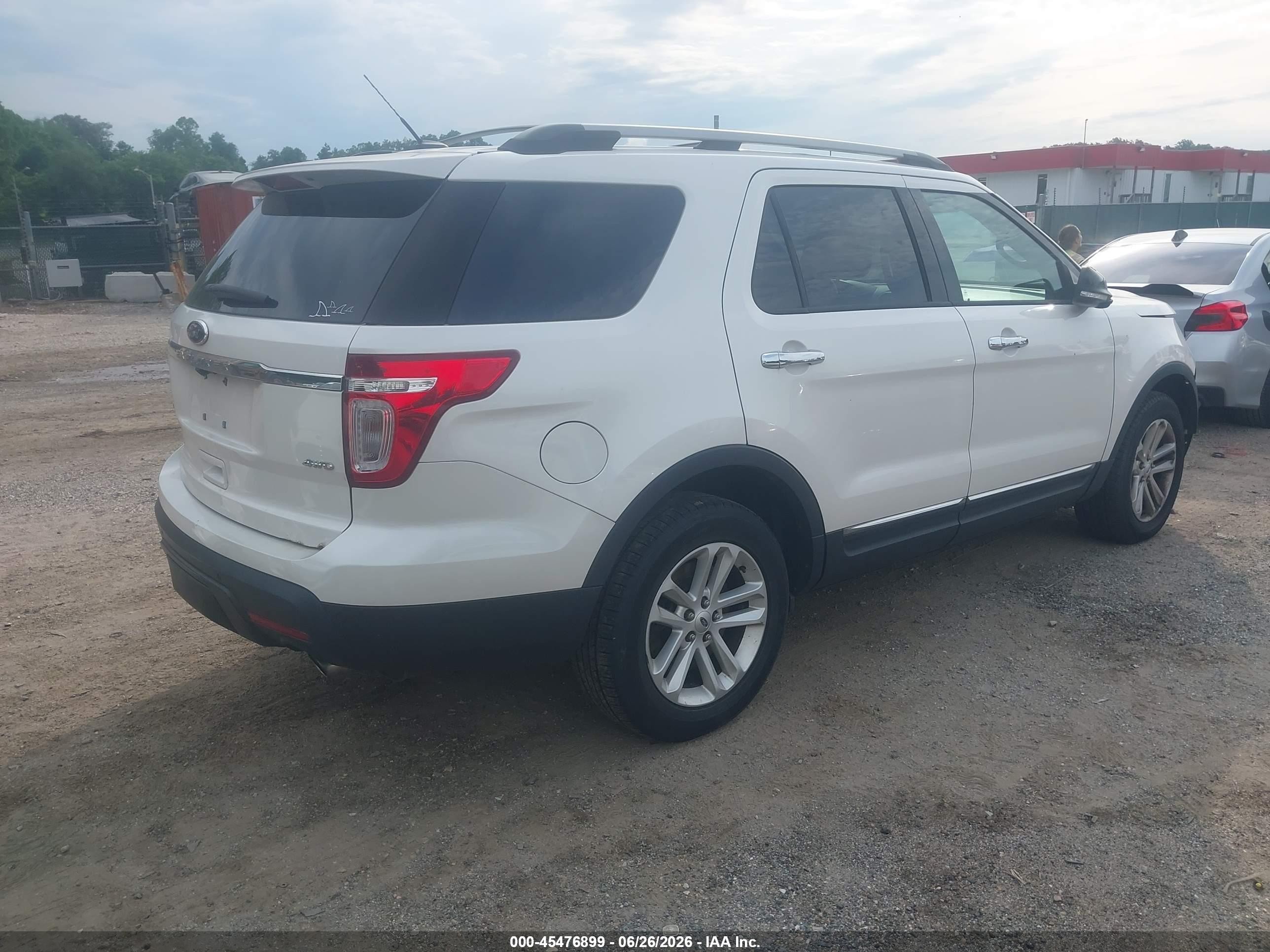 2015 Ford Explorer Xlt Белый vin: 1FM5K8D88FGB47306