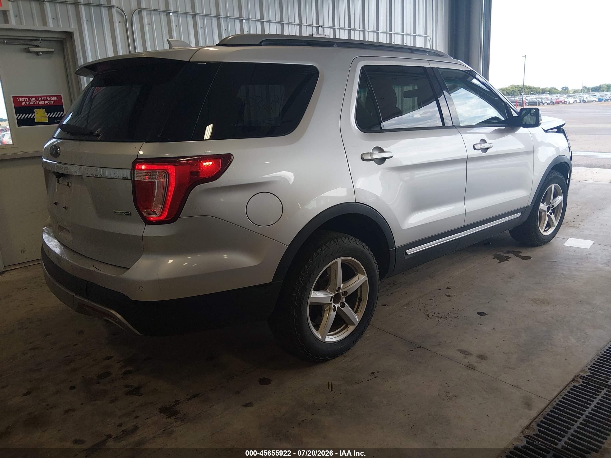 2016 Ford Explorer Xlt Silver vin: 1FM5K8D88GGD34904