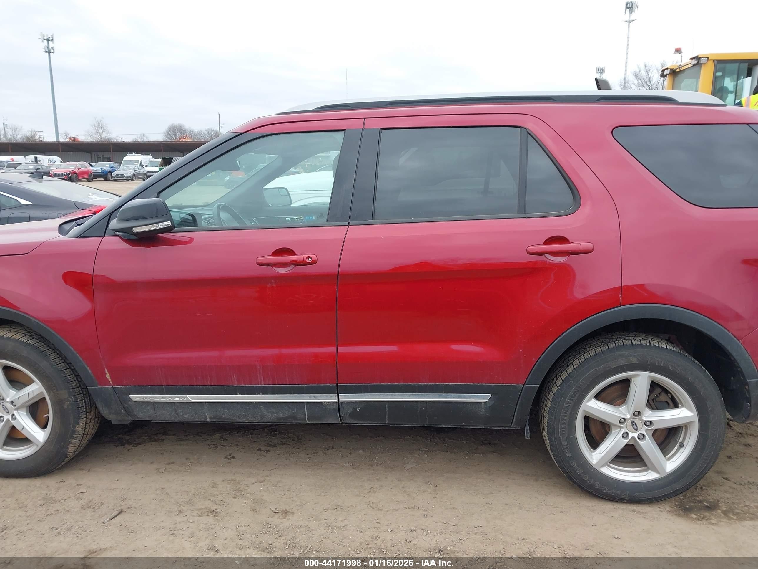2017 Ford Explorer Xlt Красный vin: 1FM5K8D88HGD52725