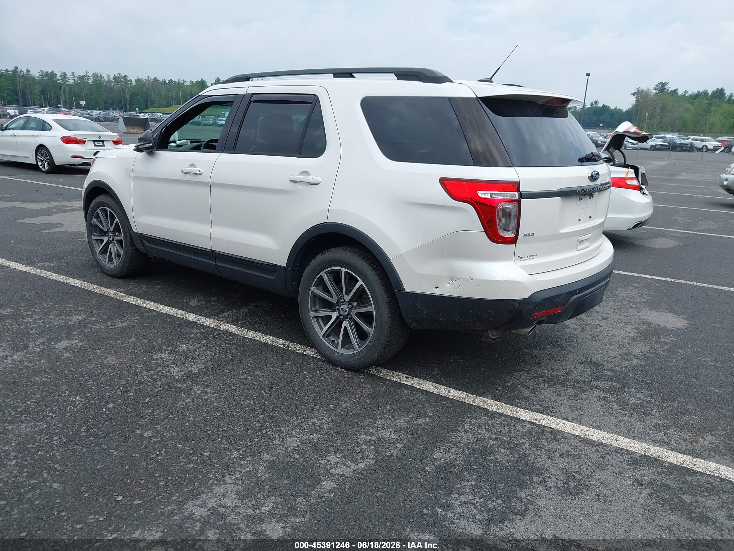 2015 Ford Explorer Xlt White vin: 1FM5K8D89FGB94036