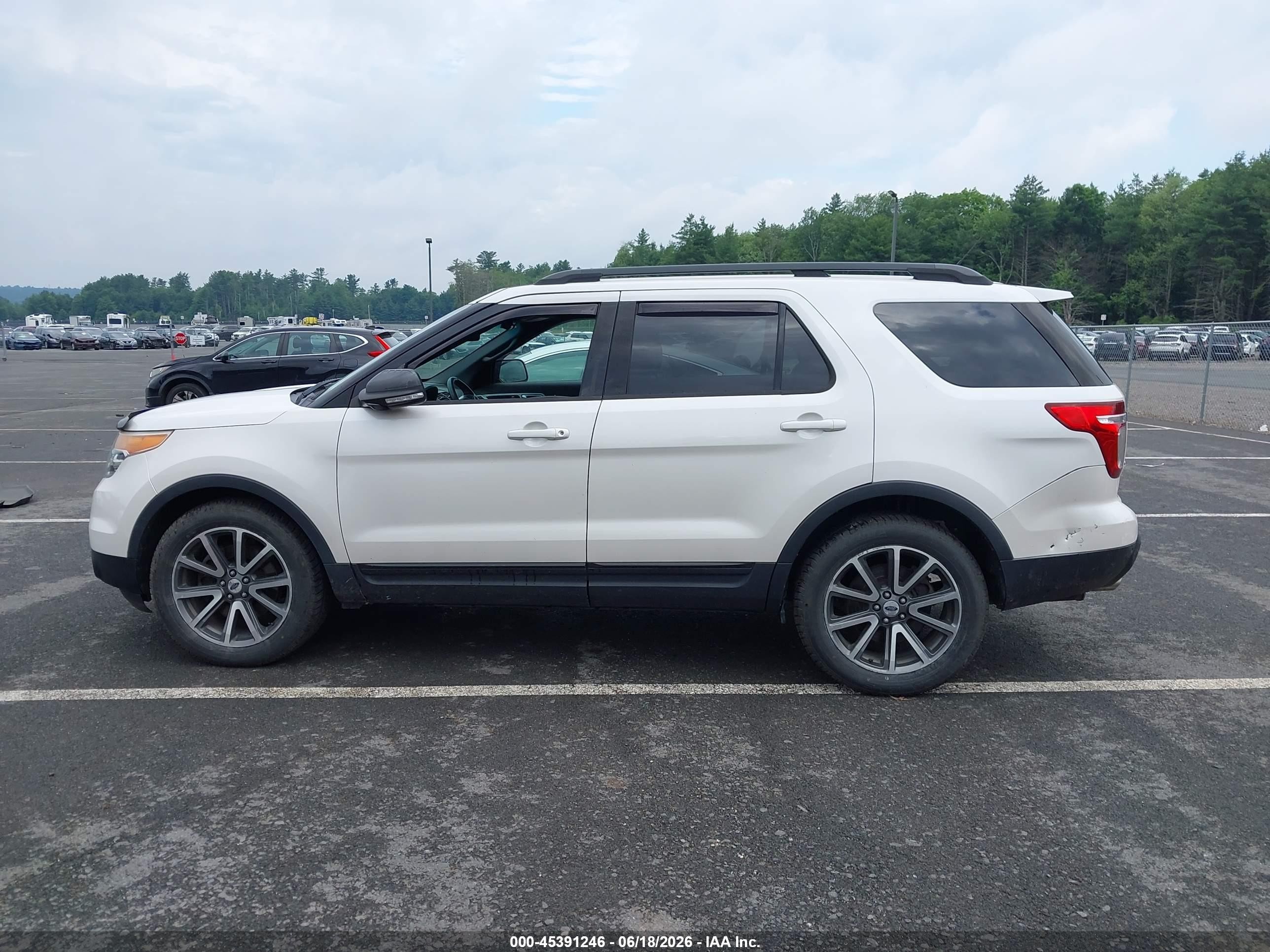 2015 Ford Explorer Xlt White vin: 1FM5K8D89FGB94036