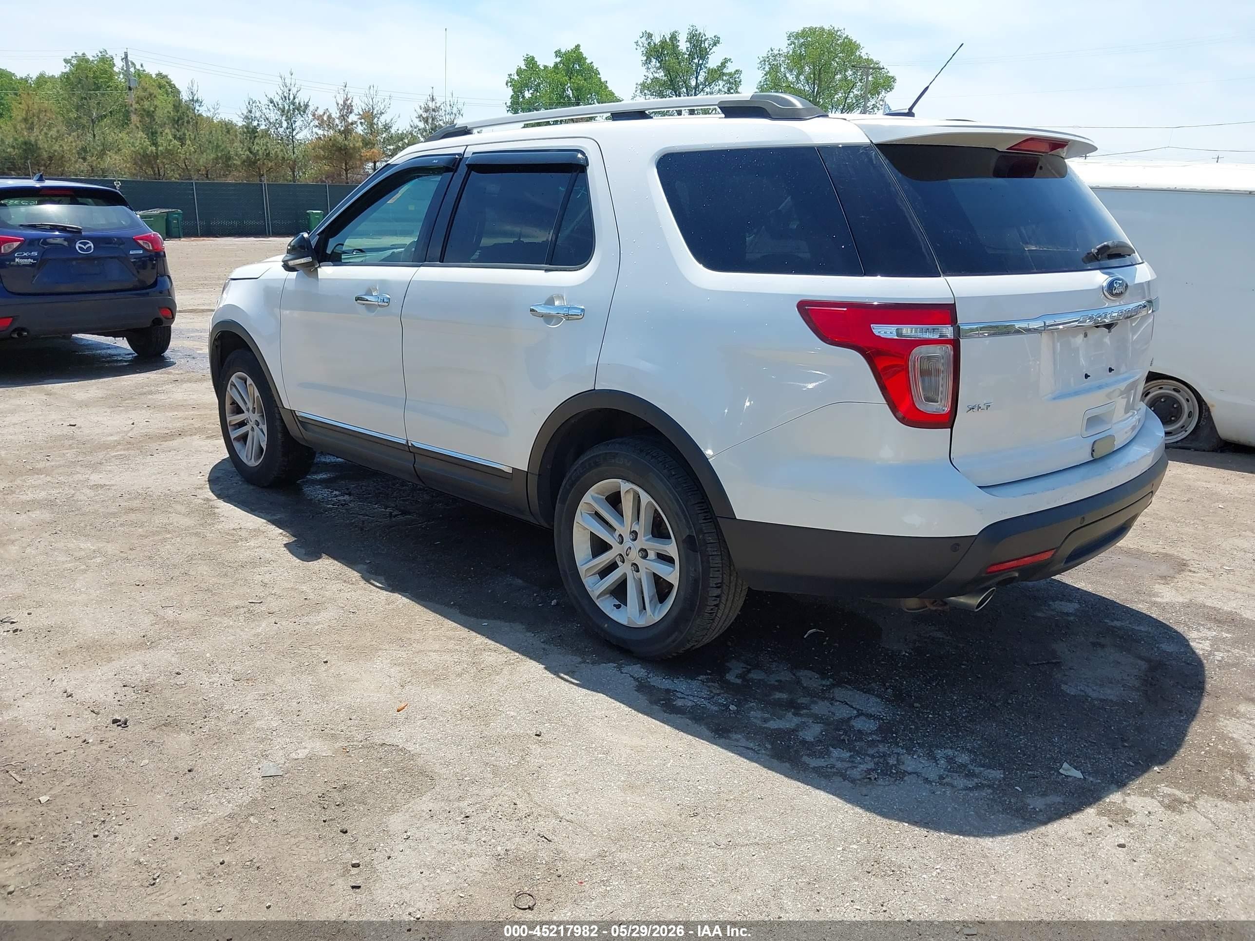 2015 Ford Explorer Xlt White vin: 1FM5K8D89FGC52534