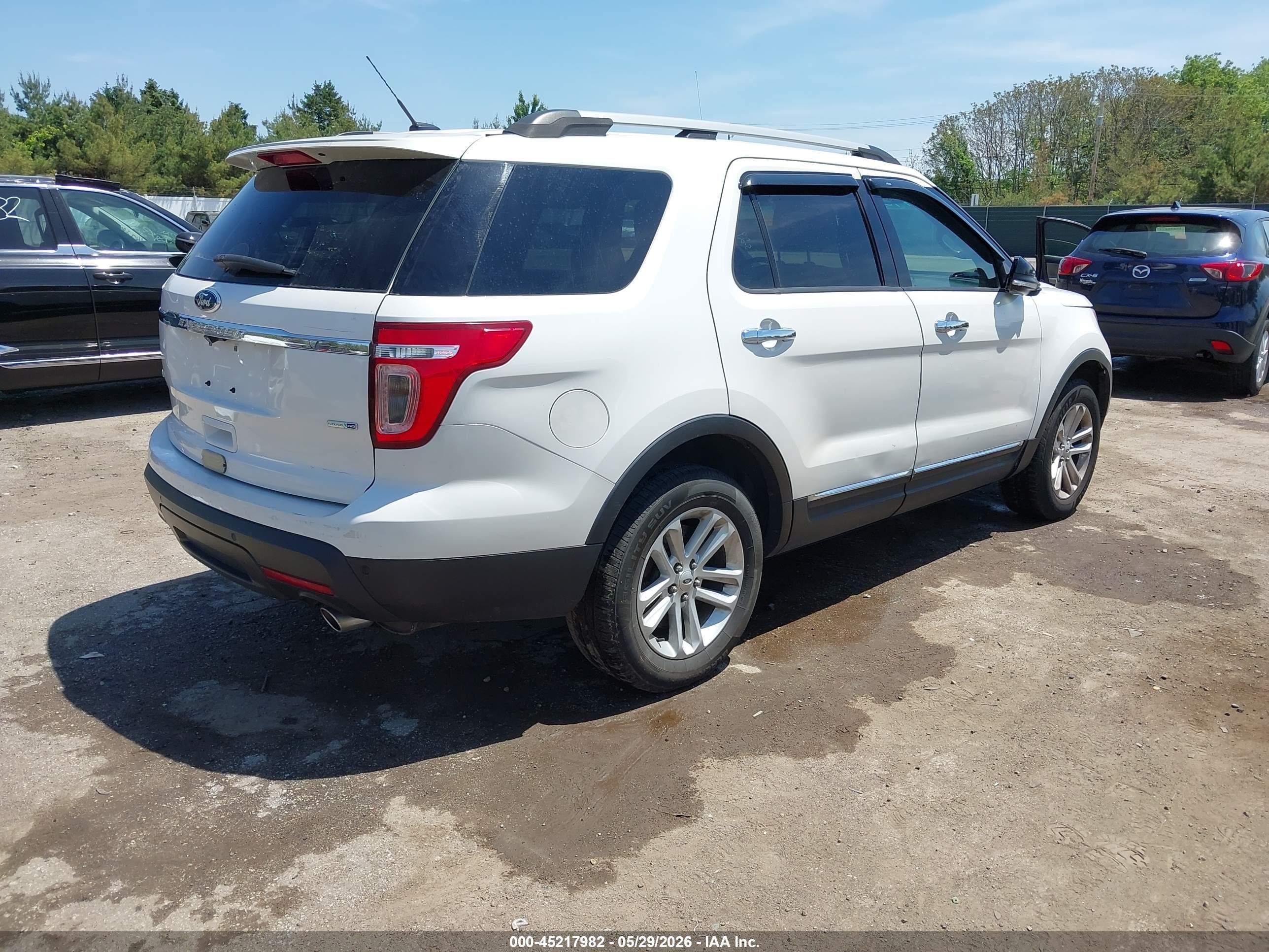 2015 Ford Explorer Xlt White vin: 1FM5K8D89FGC52534