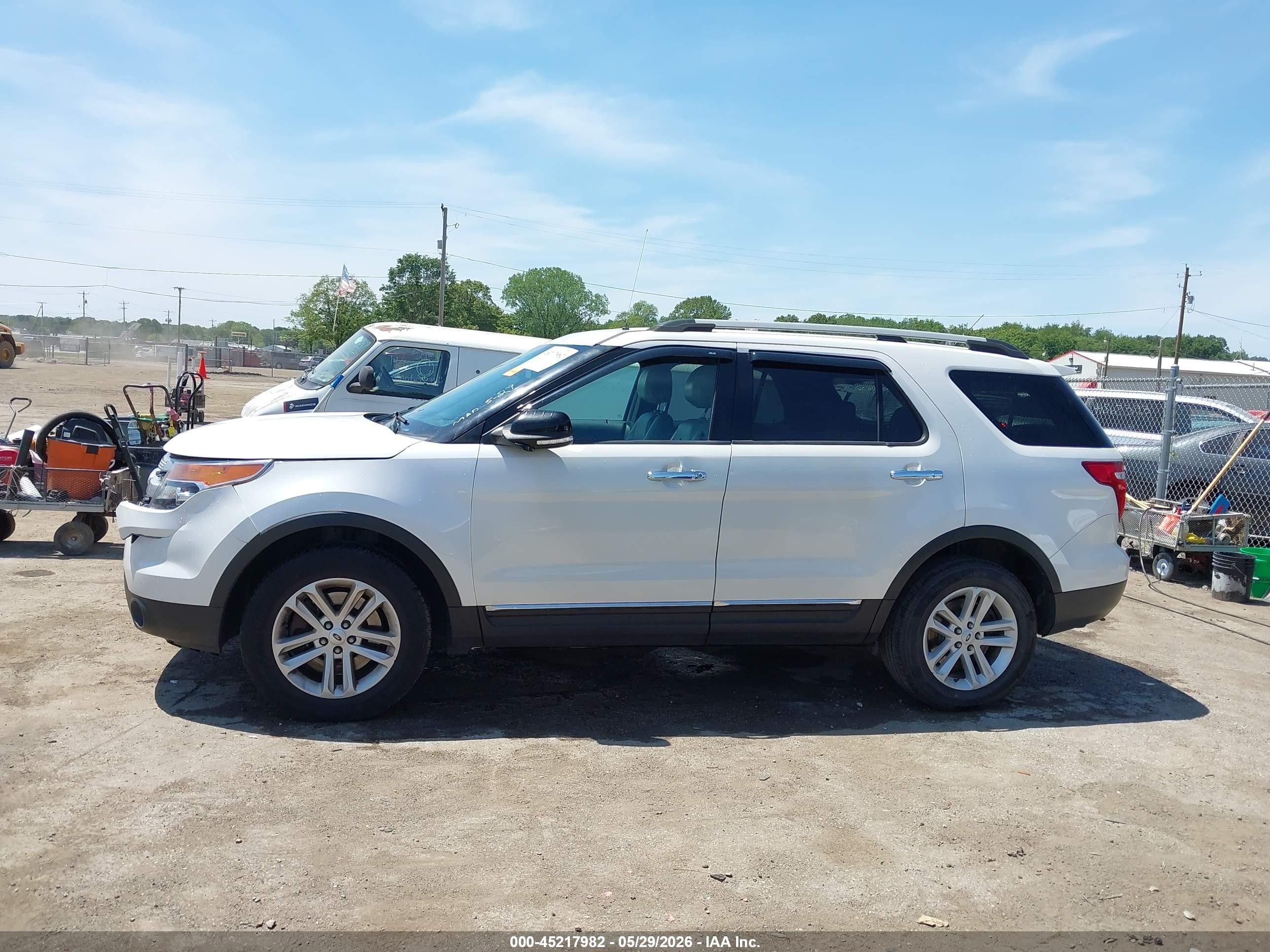 2015 Ford Explorer Xlt White vin: 1FM5K8D89FGC52534