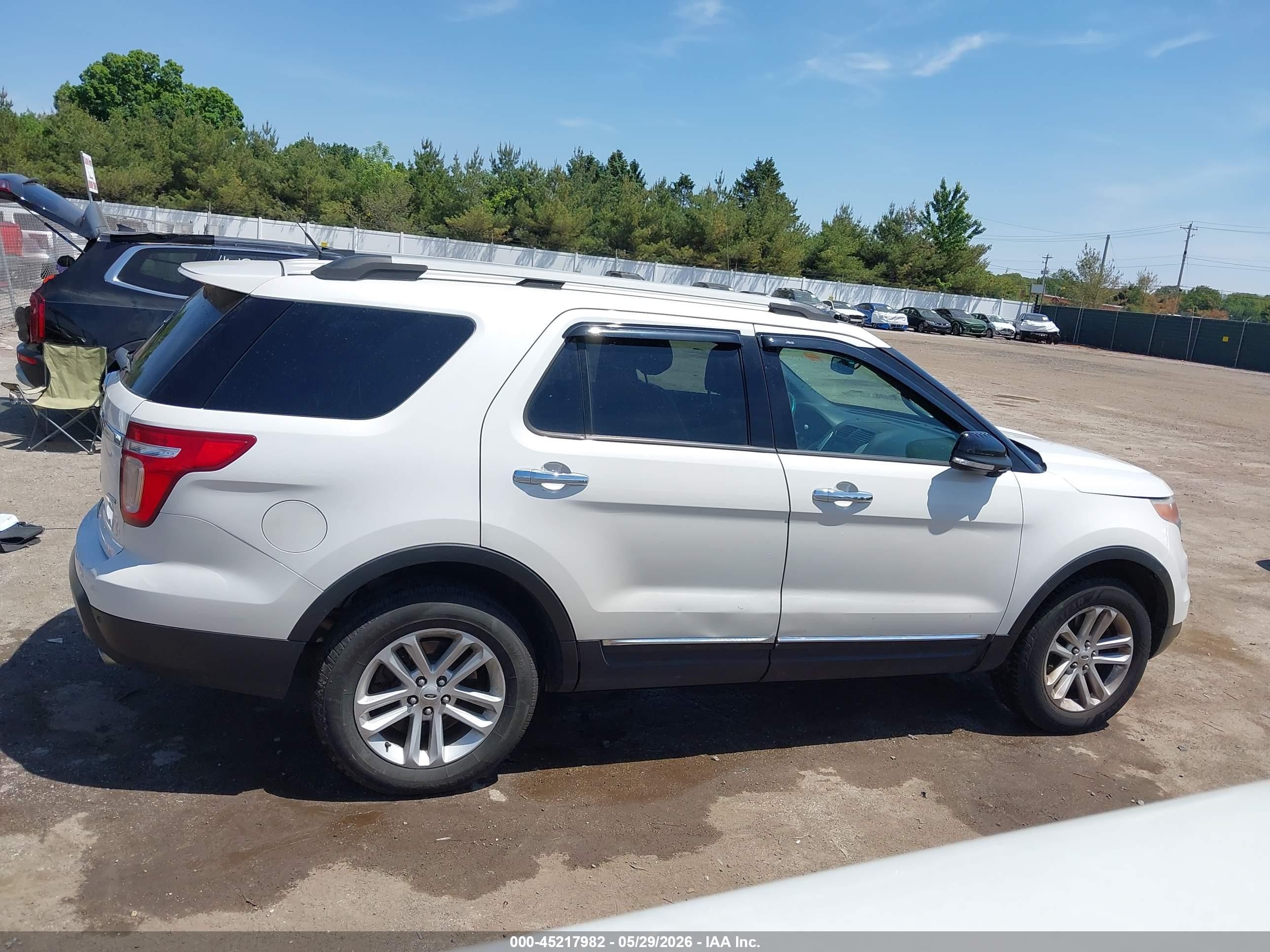 2015 Ford Explorer Xlt White vin: 1FM5K8D89FGC52534