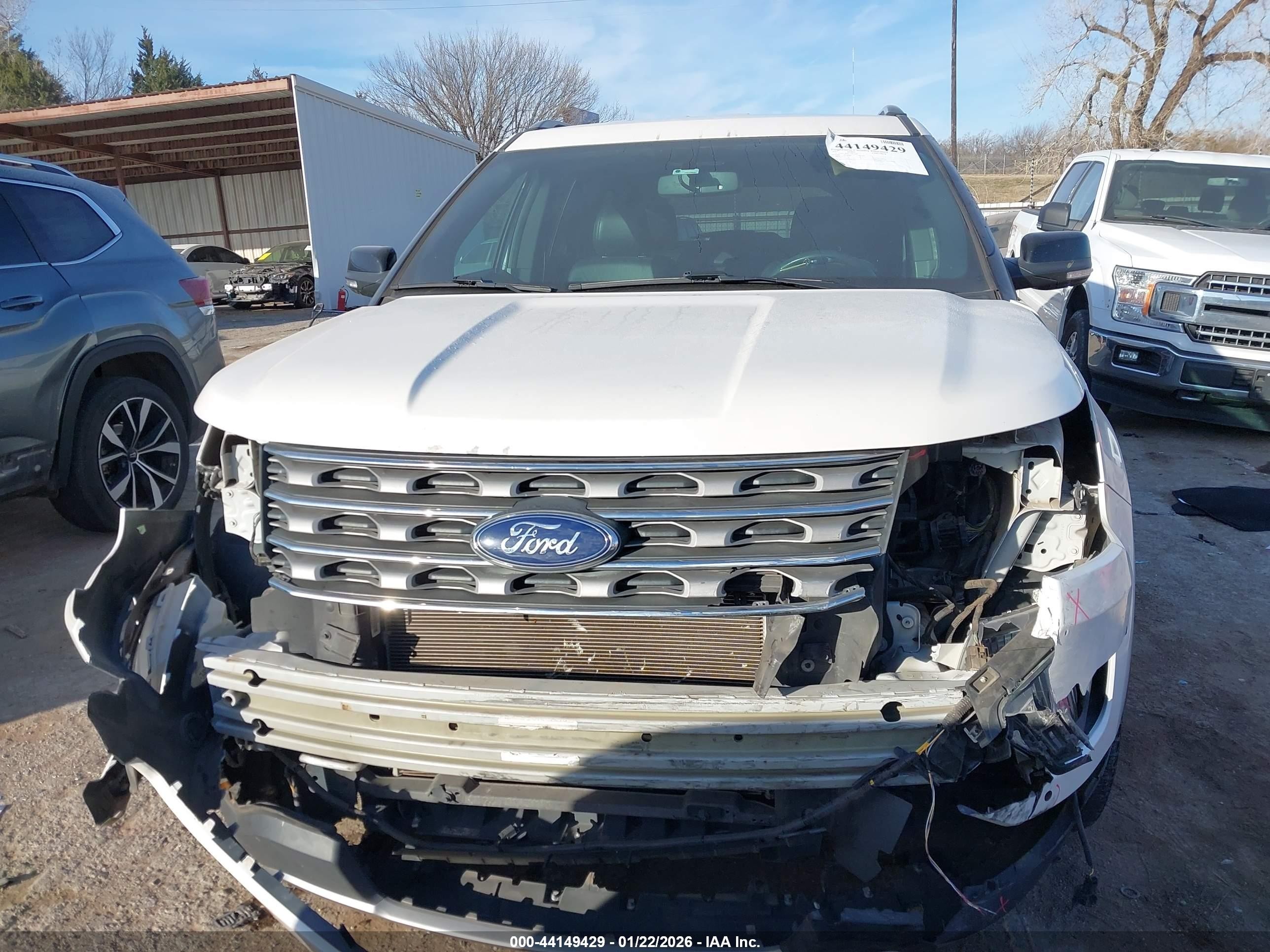 2017 Ford Explorer Xlt White vin: 1FM5K8D89HGC76058