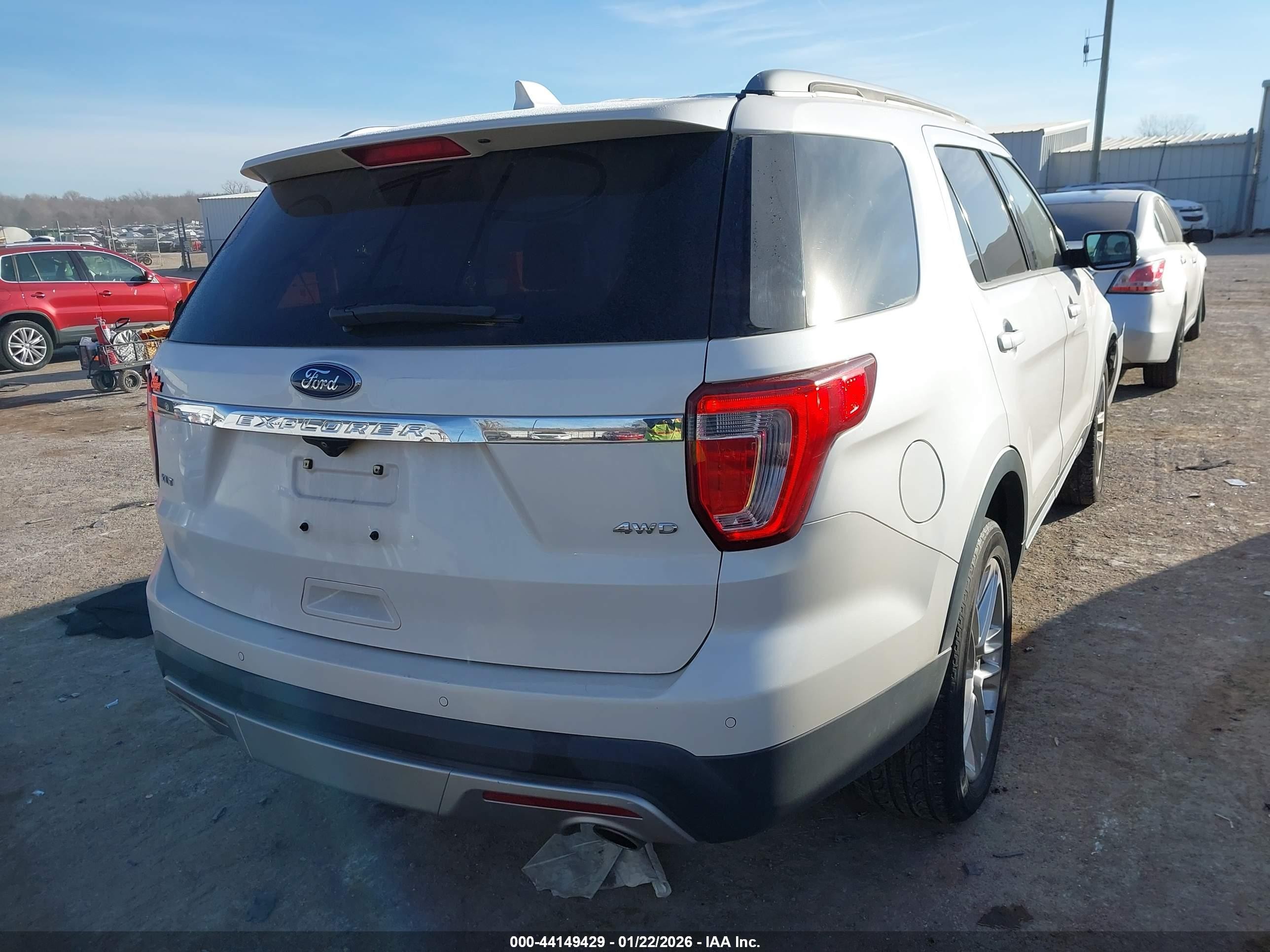 2017 Ford Explorer Xlt White vin: 1FM5K8D89HGC76058