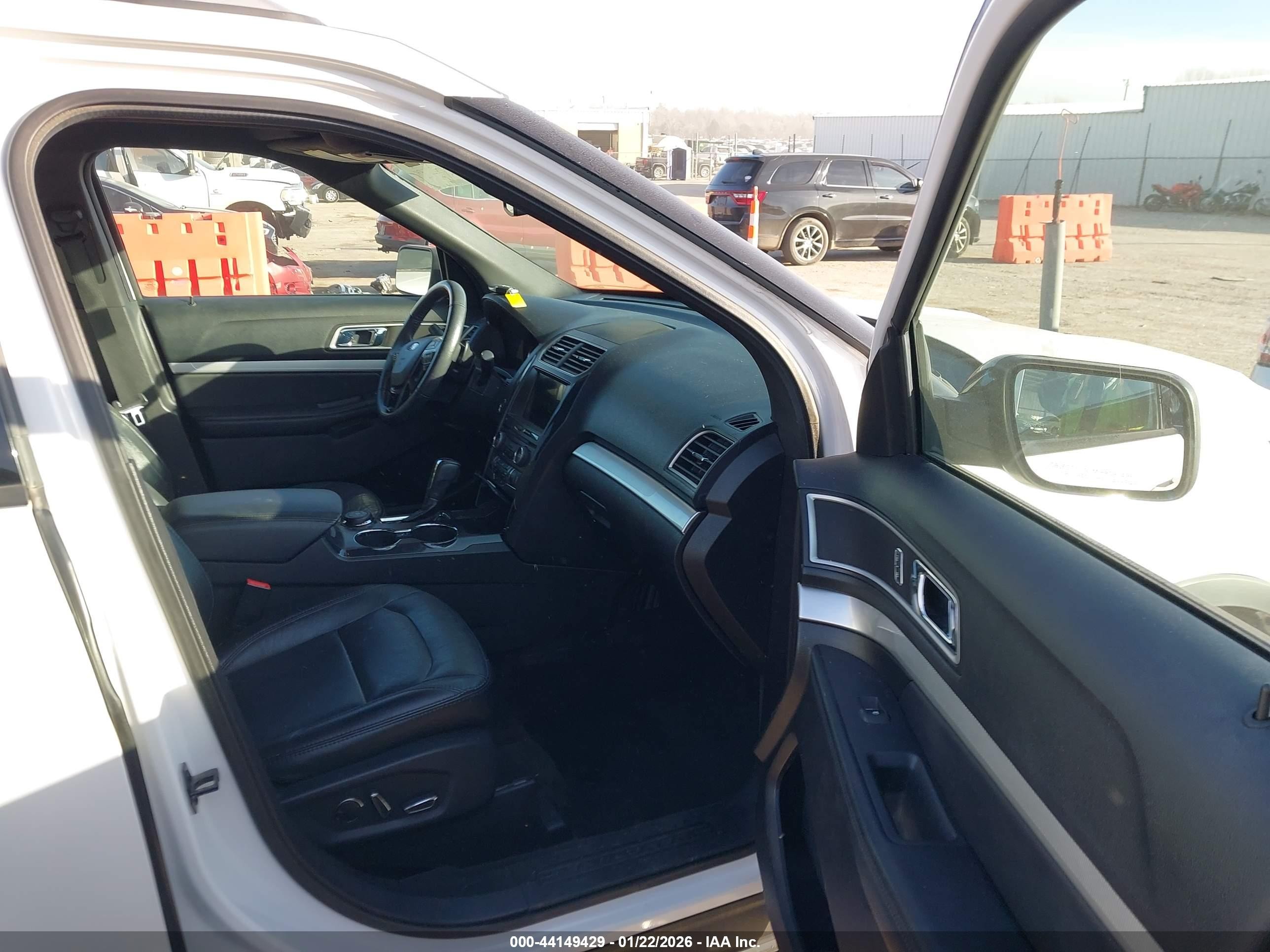 2017 Ford Explorer Xlt White vin: 1FM5K8D89HGC76058