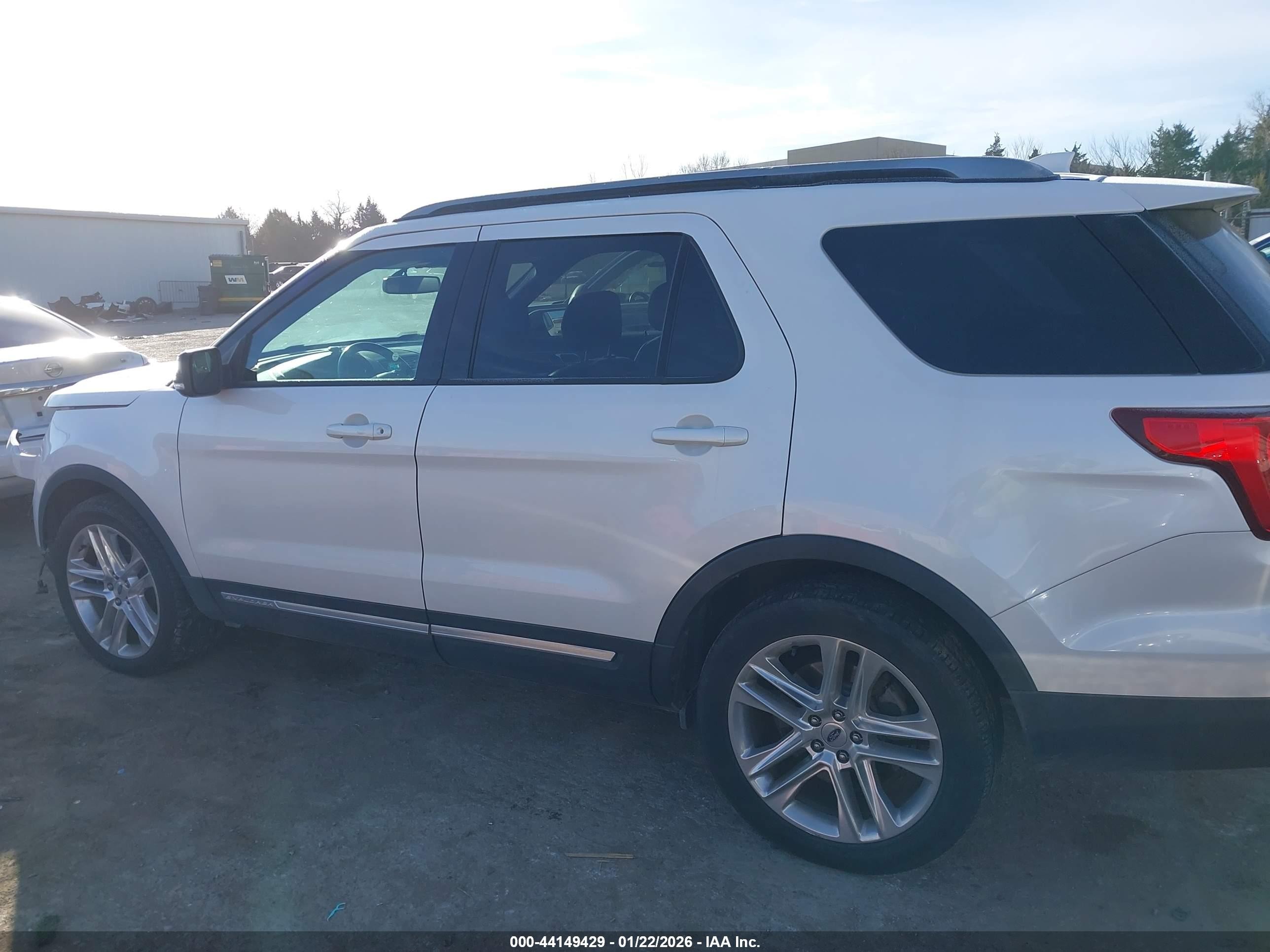 2017 Ford Explorer Xlt White vin: 1FM5K8D89HGC76058
