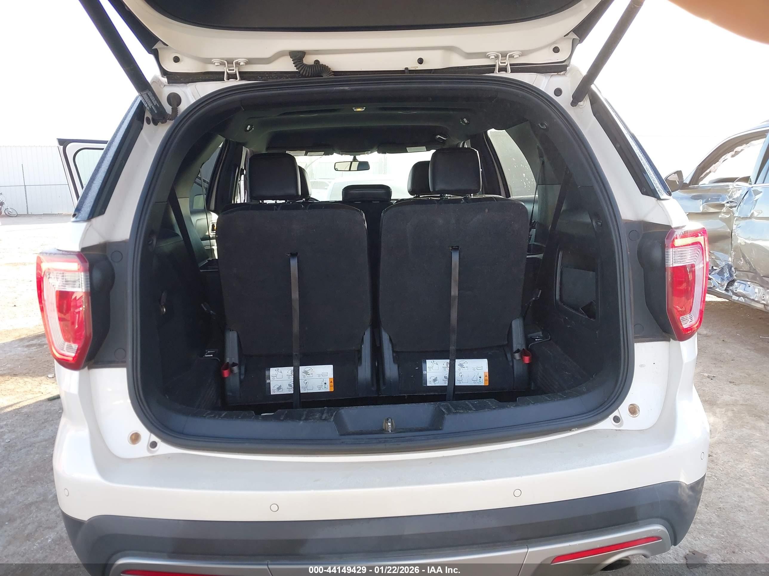 2017 Ford Explorer Xlt White vin: 1FM5K8D89HGC76058