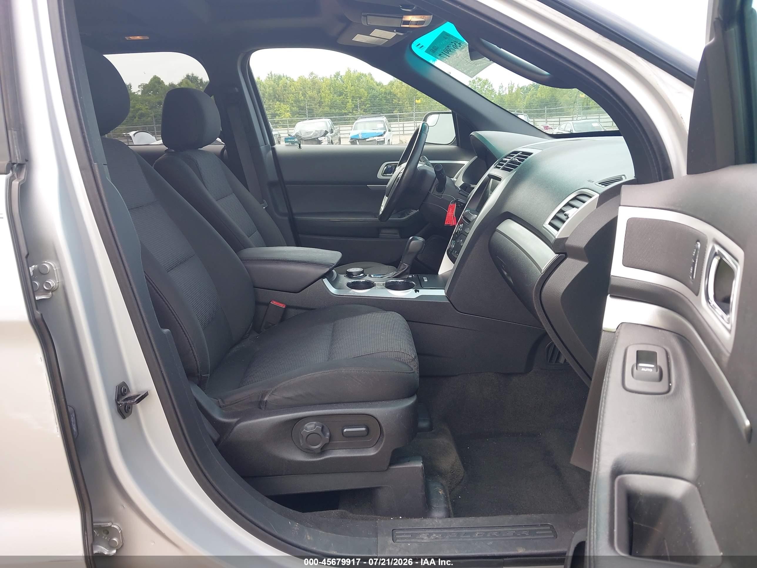 2015 Ford Explorer Xlt Серебряный vin: 1FM5K8D8XFGC55989
