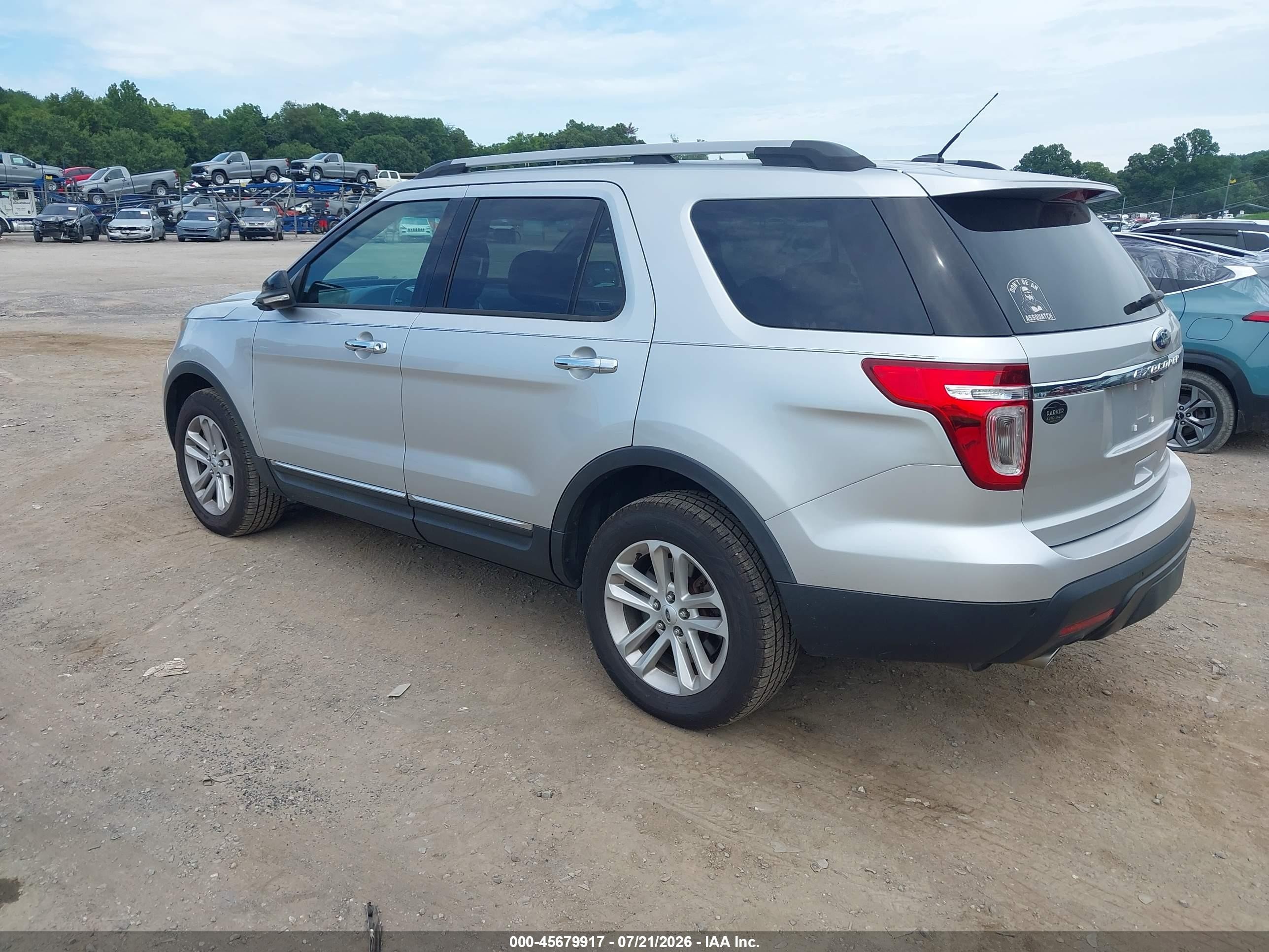 2015 Ford Explorer Xlt Серебряный vin: 1FM5K8D8XFGC55989