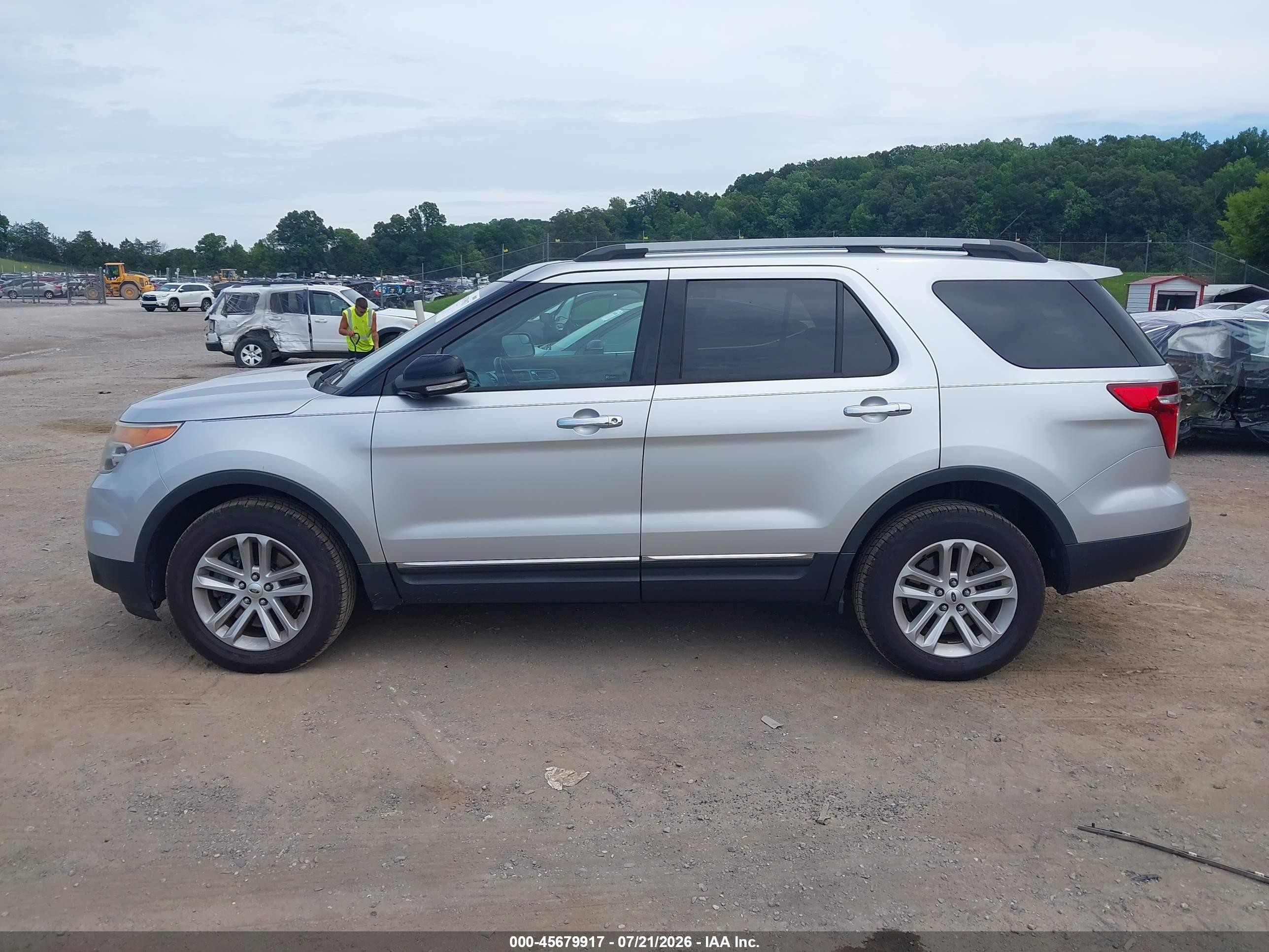 2015 Ford Explorer Xlt Серебряный vin: 1FM5K8D8XFGC55989