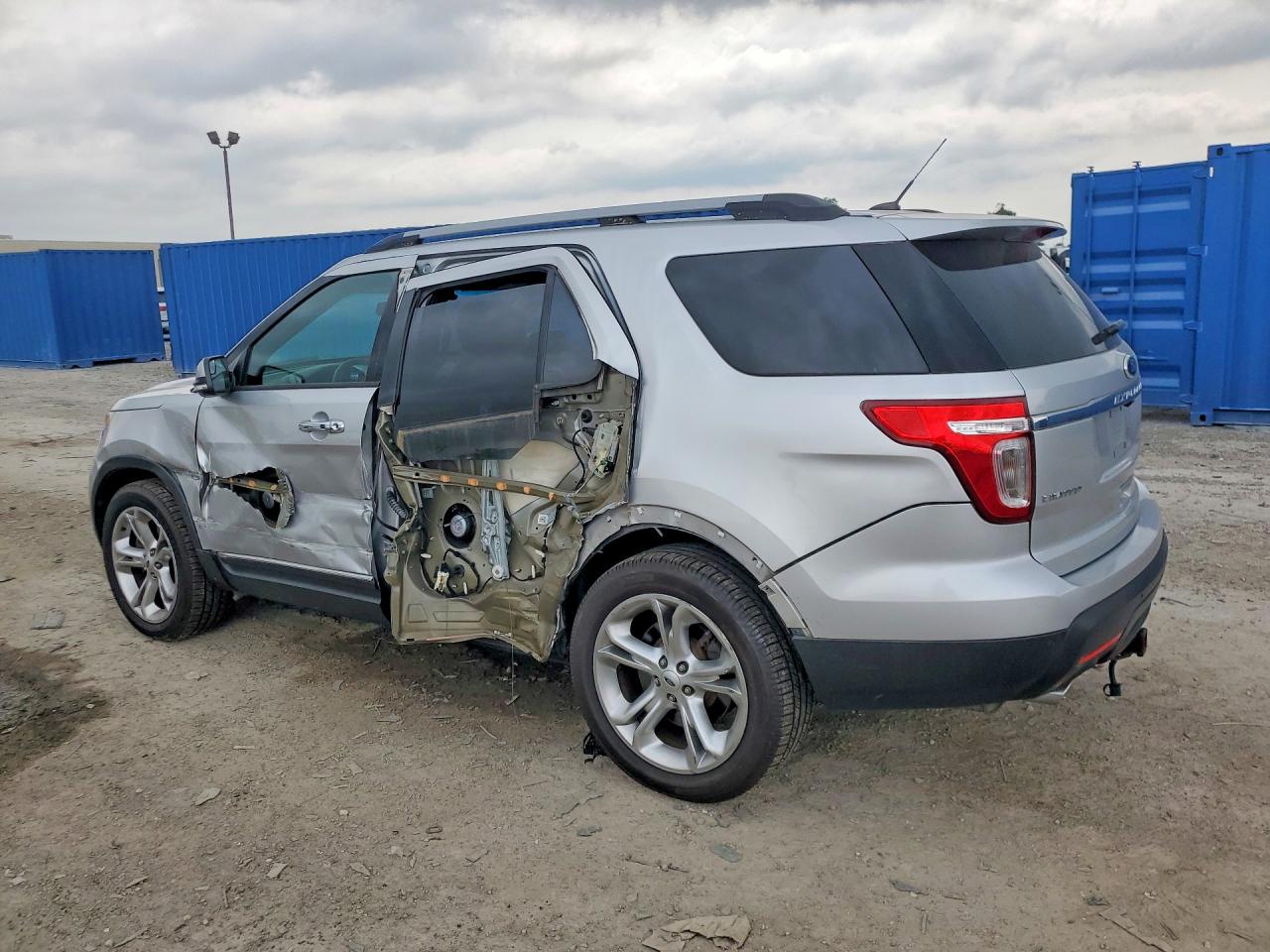 2015 Ford Explorer Limited Серебряный vin: 1FM5K8F82FGB81609
