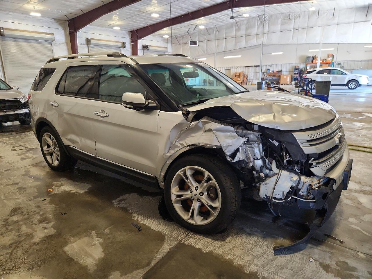 2014 Ford Explorer Limited Серебряный vin: 1FM5K8F83EGC24868