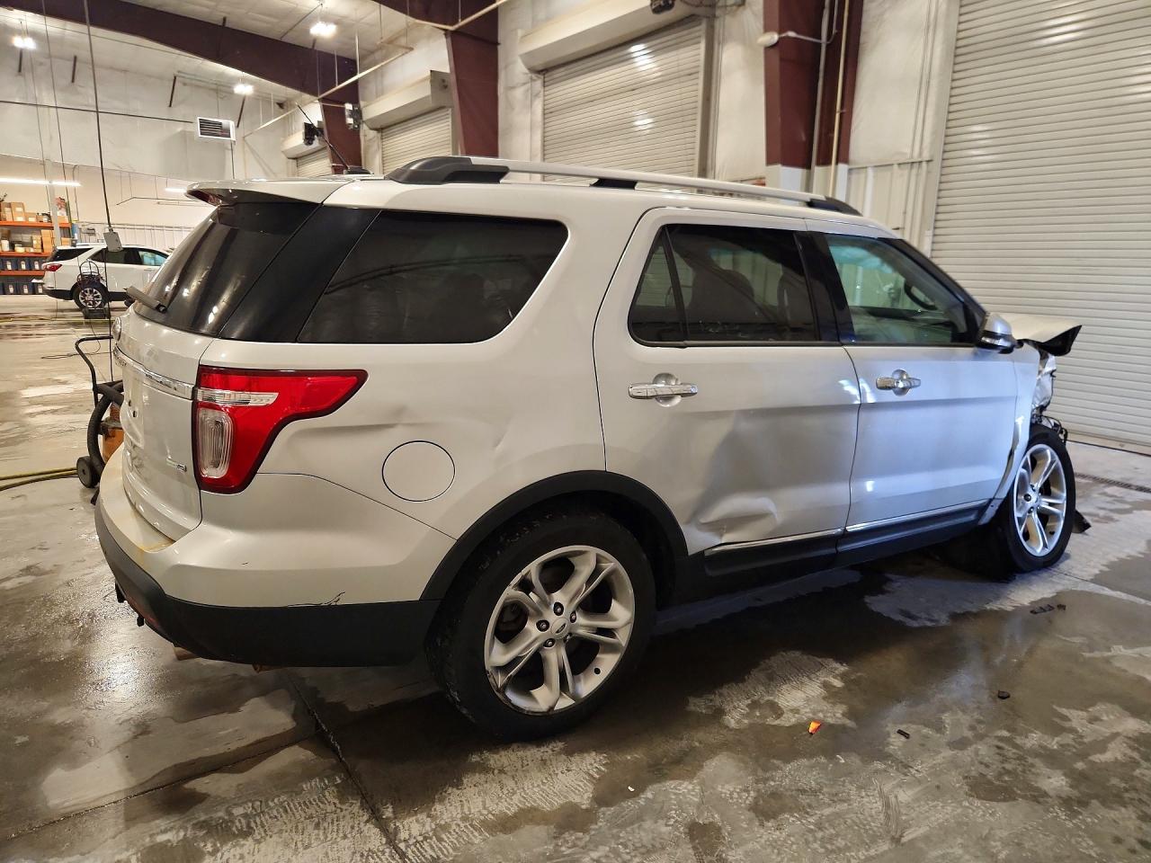 2014 Ford Explorer Limited Серебряный vin: 1FM5K8F83EGC24868