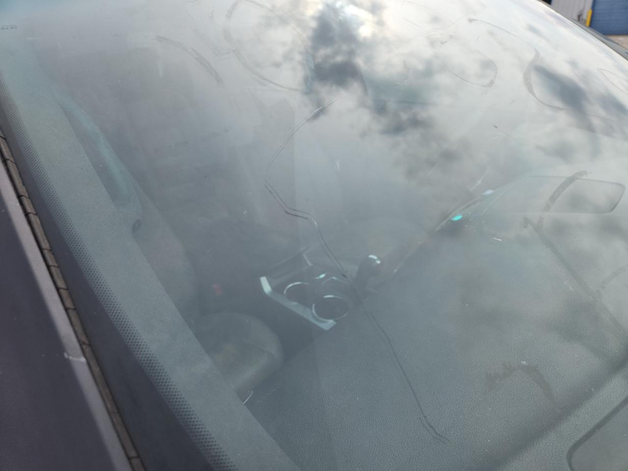 2015 Ford Explorer Limited Red vin: 1FM5K8F83FGA40452 Damage: Windshield, Broken, Replacement Required