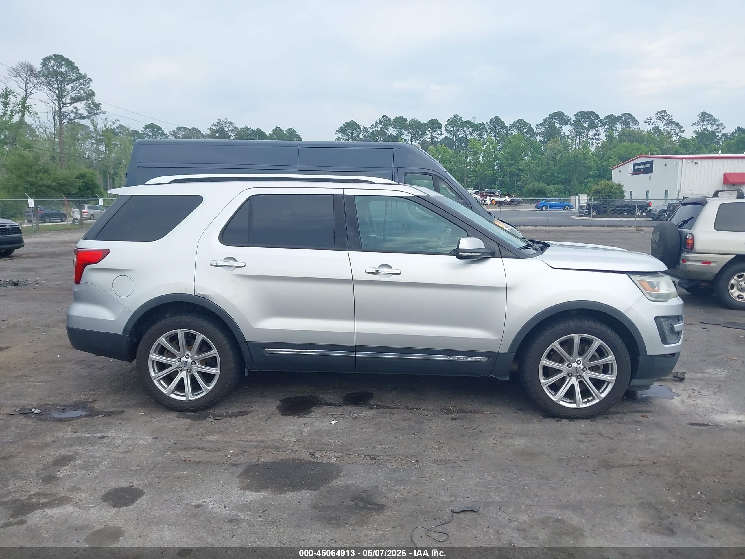 2016 Ford Explorer Limited Серебряный vin: 1FM5K8F84GGA32751