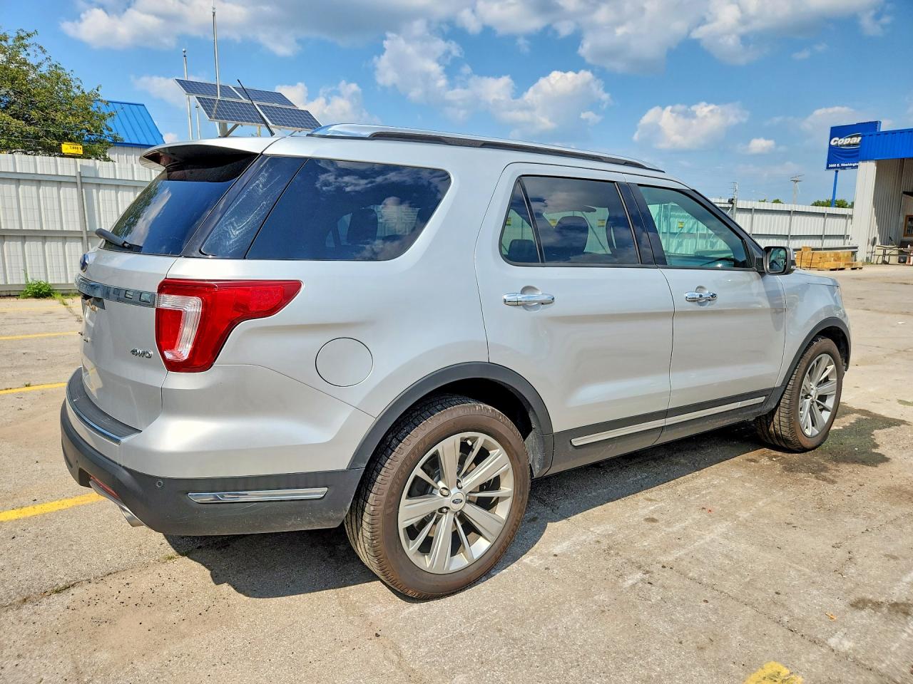 2018 Ford Explorer Limited Silver vin: 1FM5K8F86JGA57352