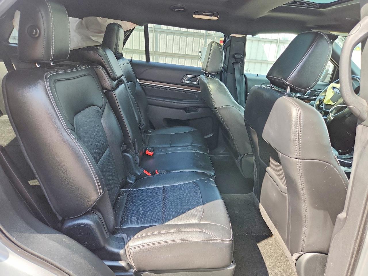 2018 Ford Explorer Limited Silver vin: 1FM5K8F86JGA57352