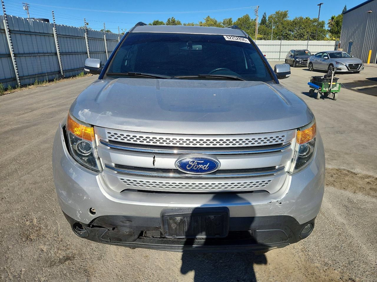 2014 Ford Explorer Limited Серебряный vin: 1FM5K8F88EGA09485